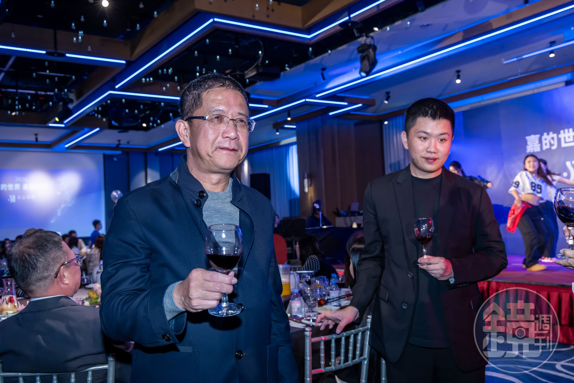 呂金發（左）入主太普高後，由二子呂品學擔任執行長。