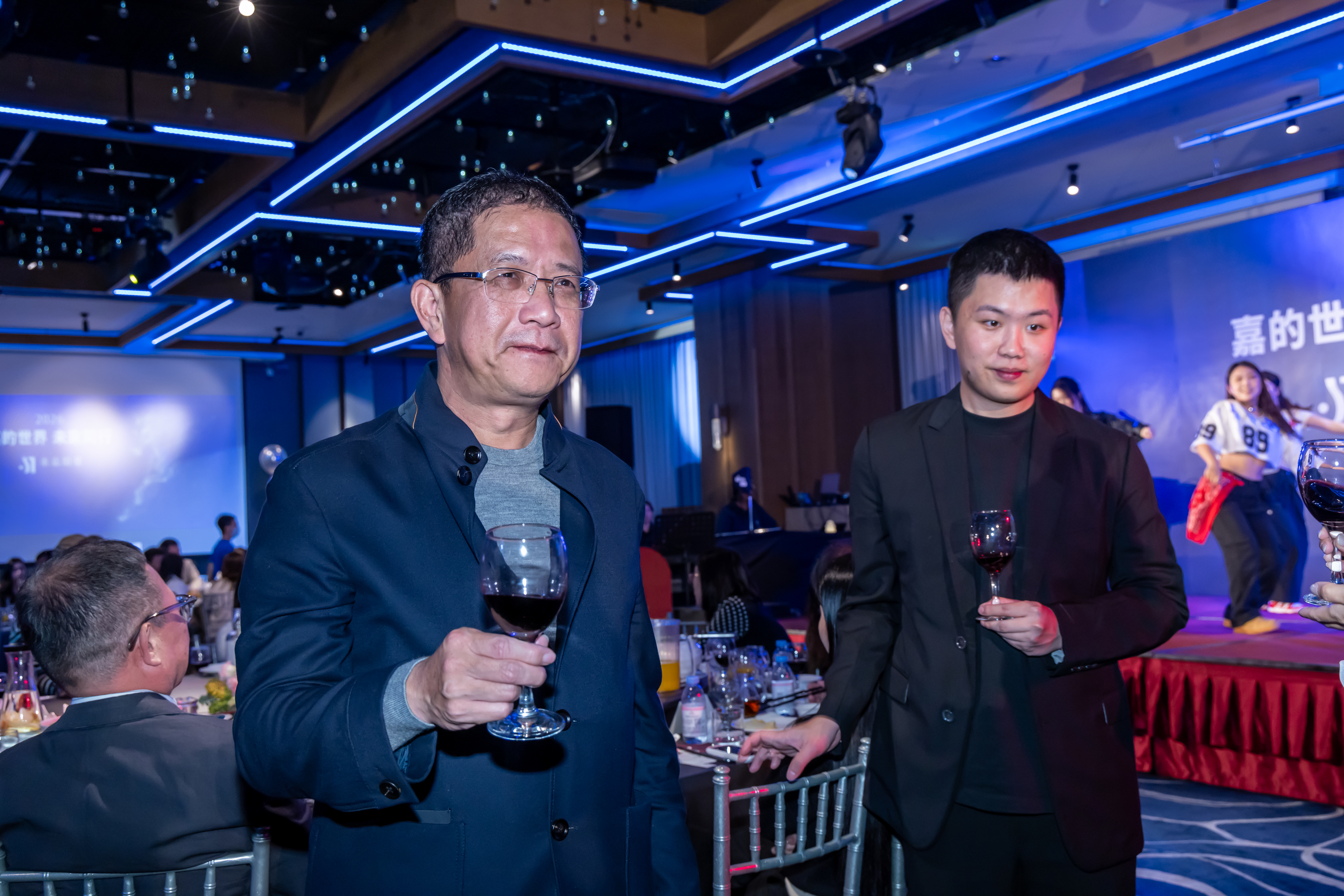 呂金發（左）入主太普高後，由二子呂品學擔任執行長。