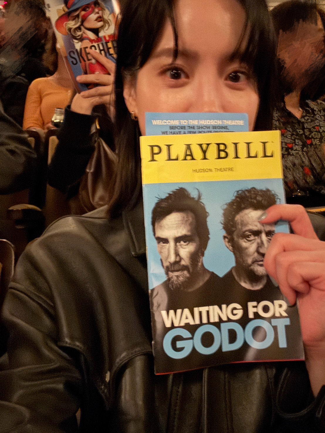 程予希到紐約特別前往欣賞基努李維主演的百老匯劇《Waiting for Godot》。(星星相藝提供)