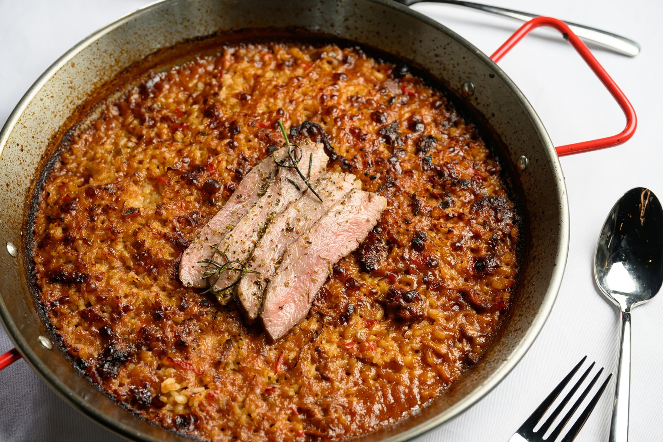 「ORIGEN純正西班牙餐廳」的菜餚不僅保有西班牙Tapas隨興共享的精髓，更注入高品質食材、創新烹飪手法與精緻美學。（ORIGEN提供）