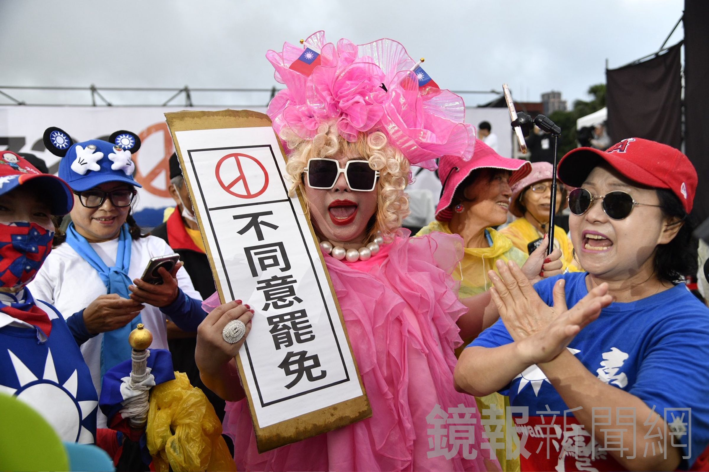 李明賢約於20時30分,又聲稱人數增至15萬人,「遠超過昨天的人數」。