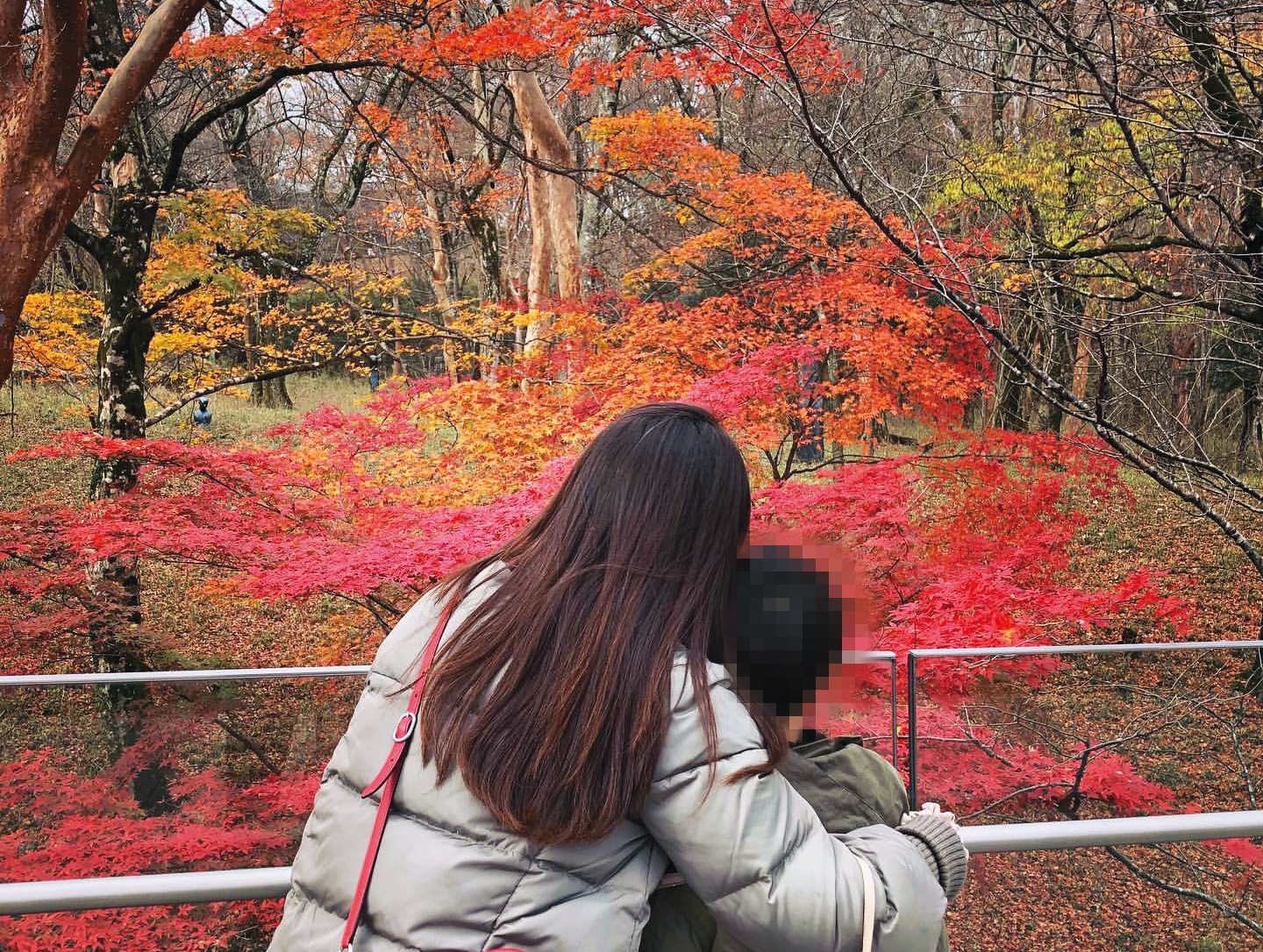 麻衣（左）喜歡帶著兒子（右）旅遊，秋天去賞楓，冬天就一起滑雪。（翻攝自麻衣IG）