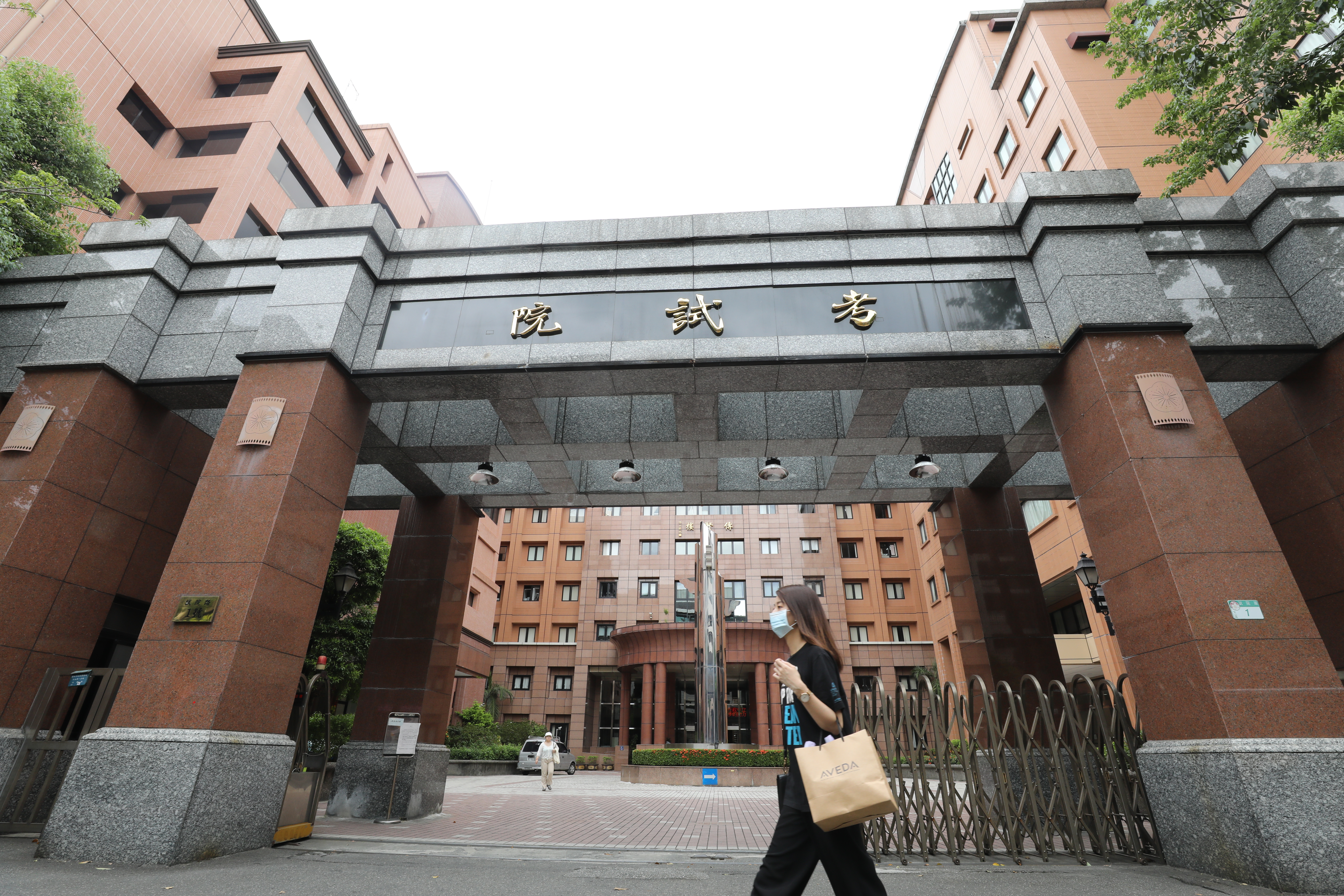 根據考選部最新統計，去年（2023年）公務人員考試出現16類科到考人數少於需用錄取人數之情形，甚至還有4類考試沒人來考試。（本刊資料照）