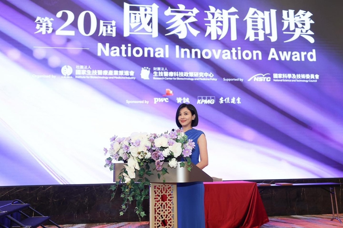 劉姿麟,現為台灣的新聞主播、時事談話性節目主持人,並曾任中央貿易開發集團旗下公司發言人暨副總經理,以及寶成國際集團旗下寶成工業股份有限公司公共事務部副協理。(劉姿麟提供)