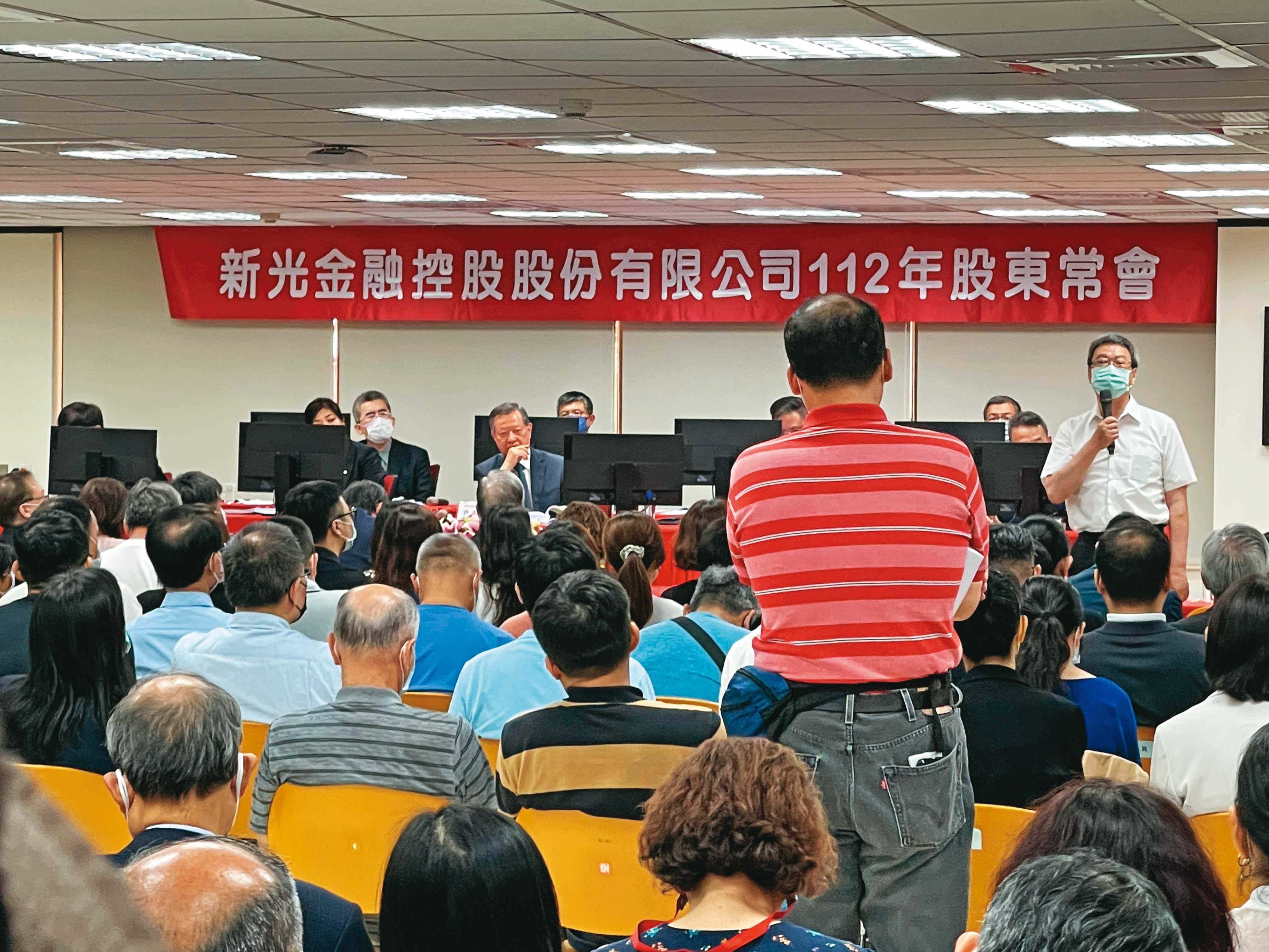 去年新光金改選,吳東進大意失荊州丟掉經營權。