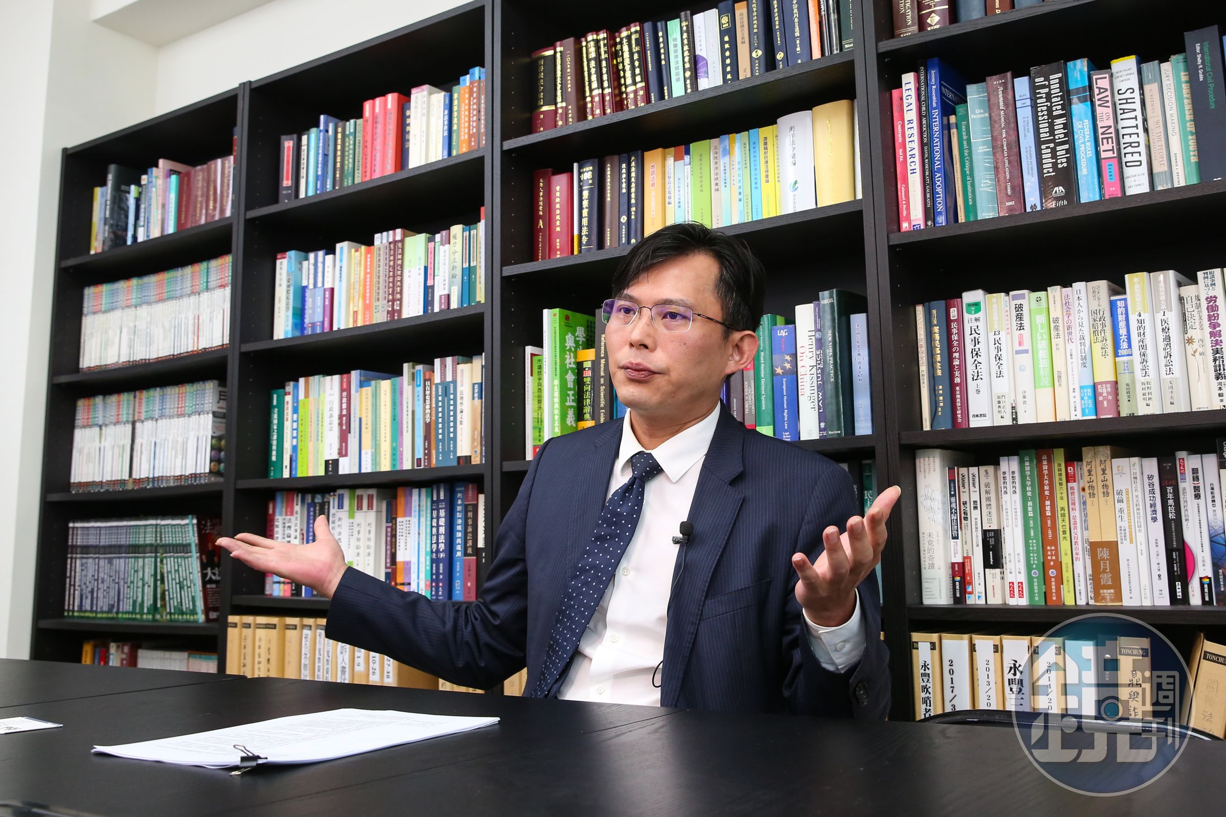 網紅四叉貓在臉書發文,稱負責拆除黃國昌老家的營造公司,地址跟黃國昌的板橋服務處相同。(本刊資料照)