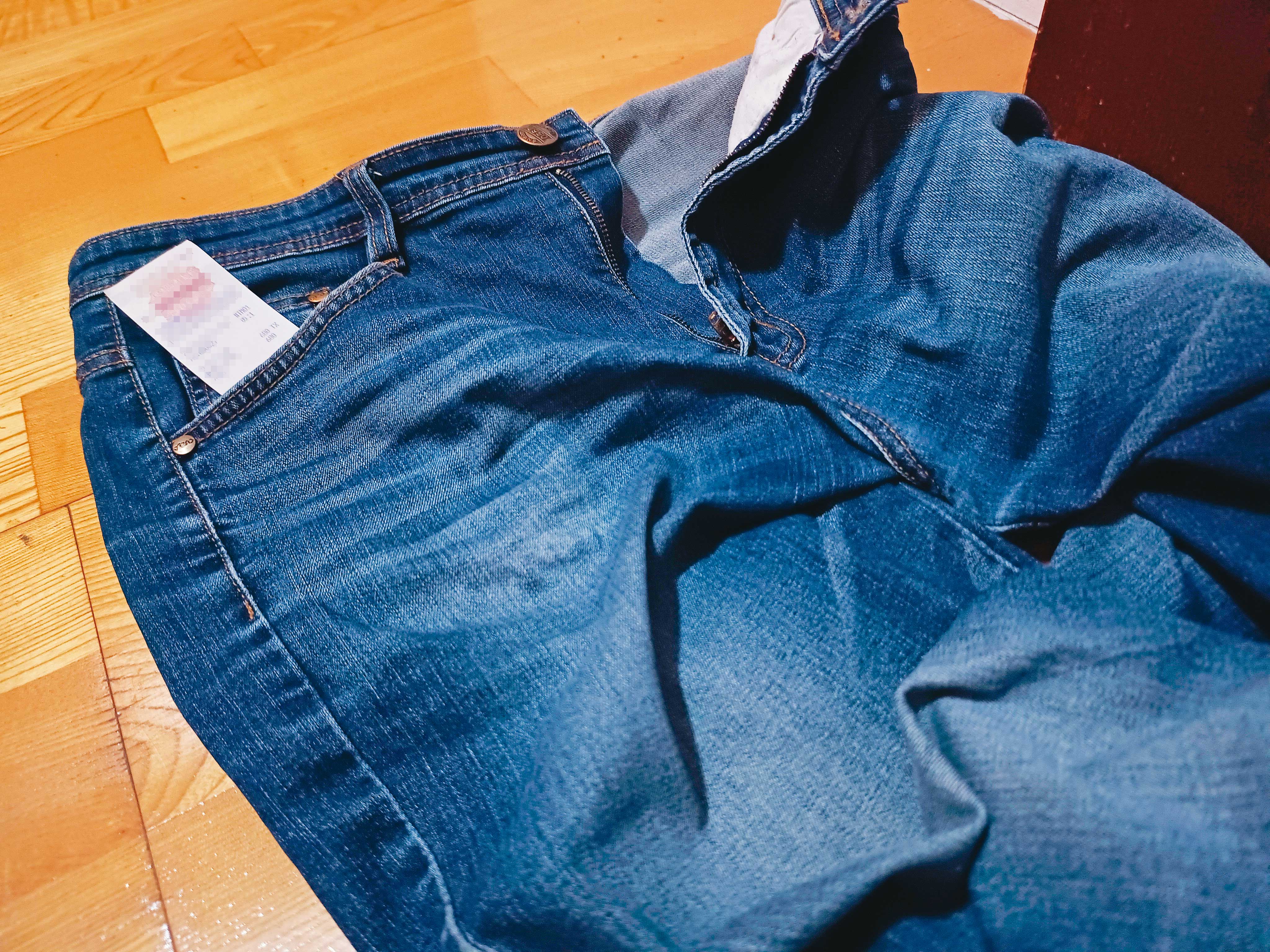 郭家洗衣機中一條染血牛仔褲內的發票，讓檢警循線證實是林女與兒子合謀殺害少女。示意畫面，非當事跡證。