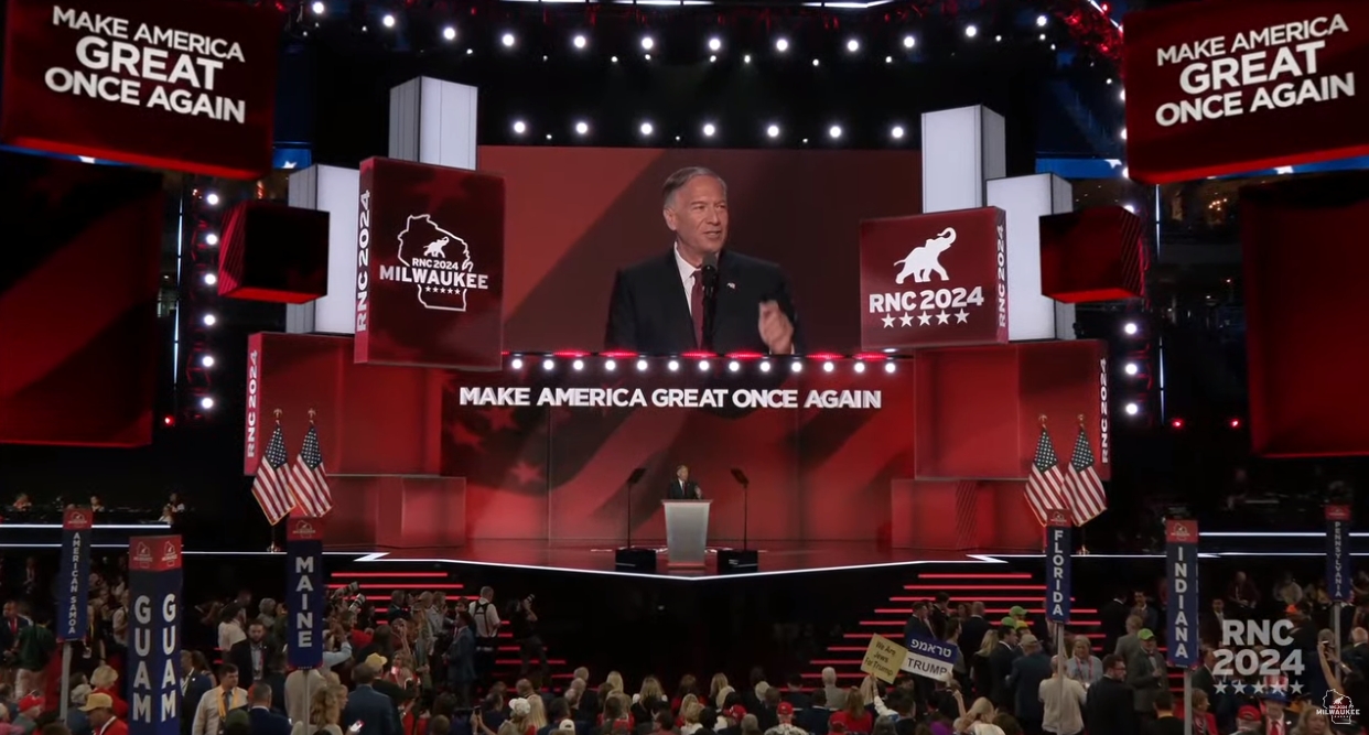 蓬佩奧在共和黨全代會上站台助講，砲轟拜登政府的外交政策。（翻攝自Republican National Convention）