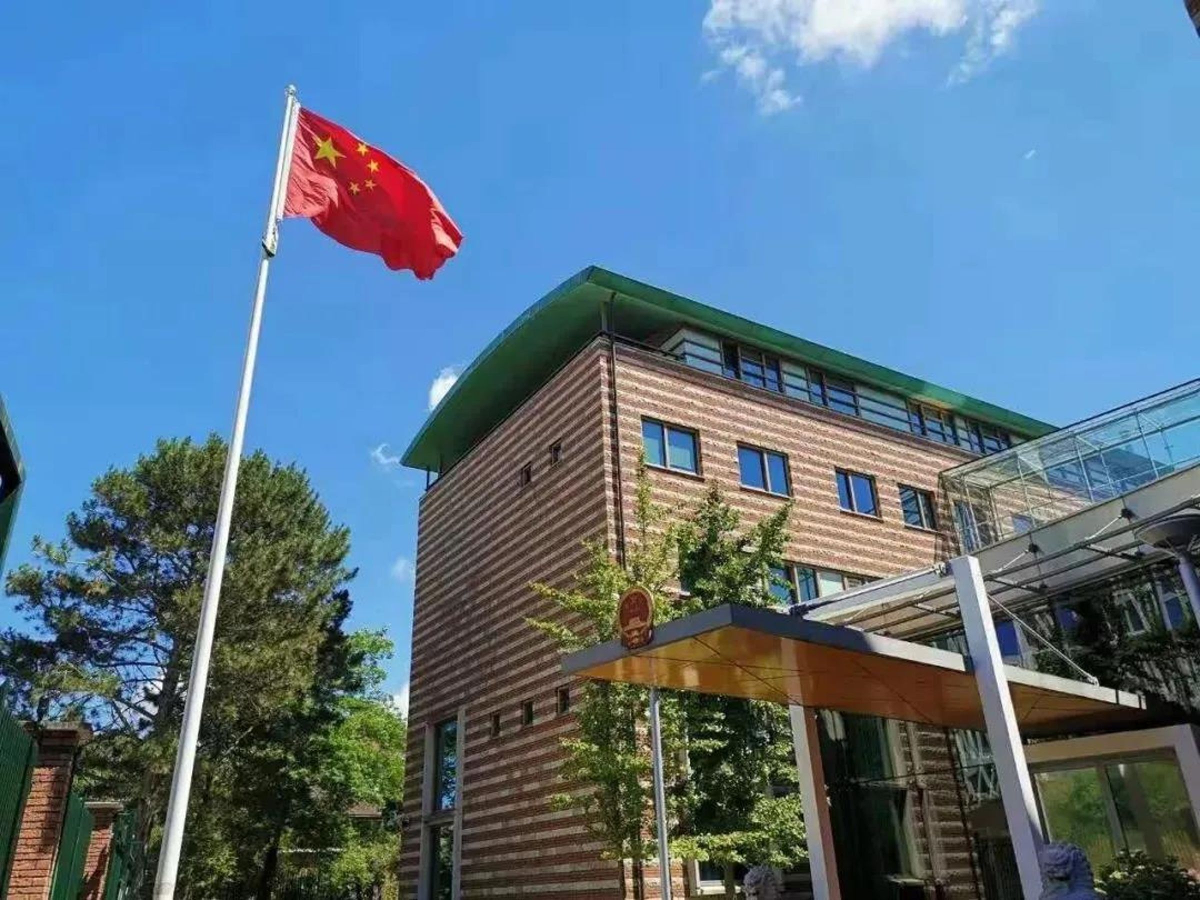中國駐荷蘭使館抗議荷蘭國會通過涉台動議,要求恪守一中原則。(翻攝自中國駐荷使館臉書)