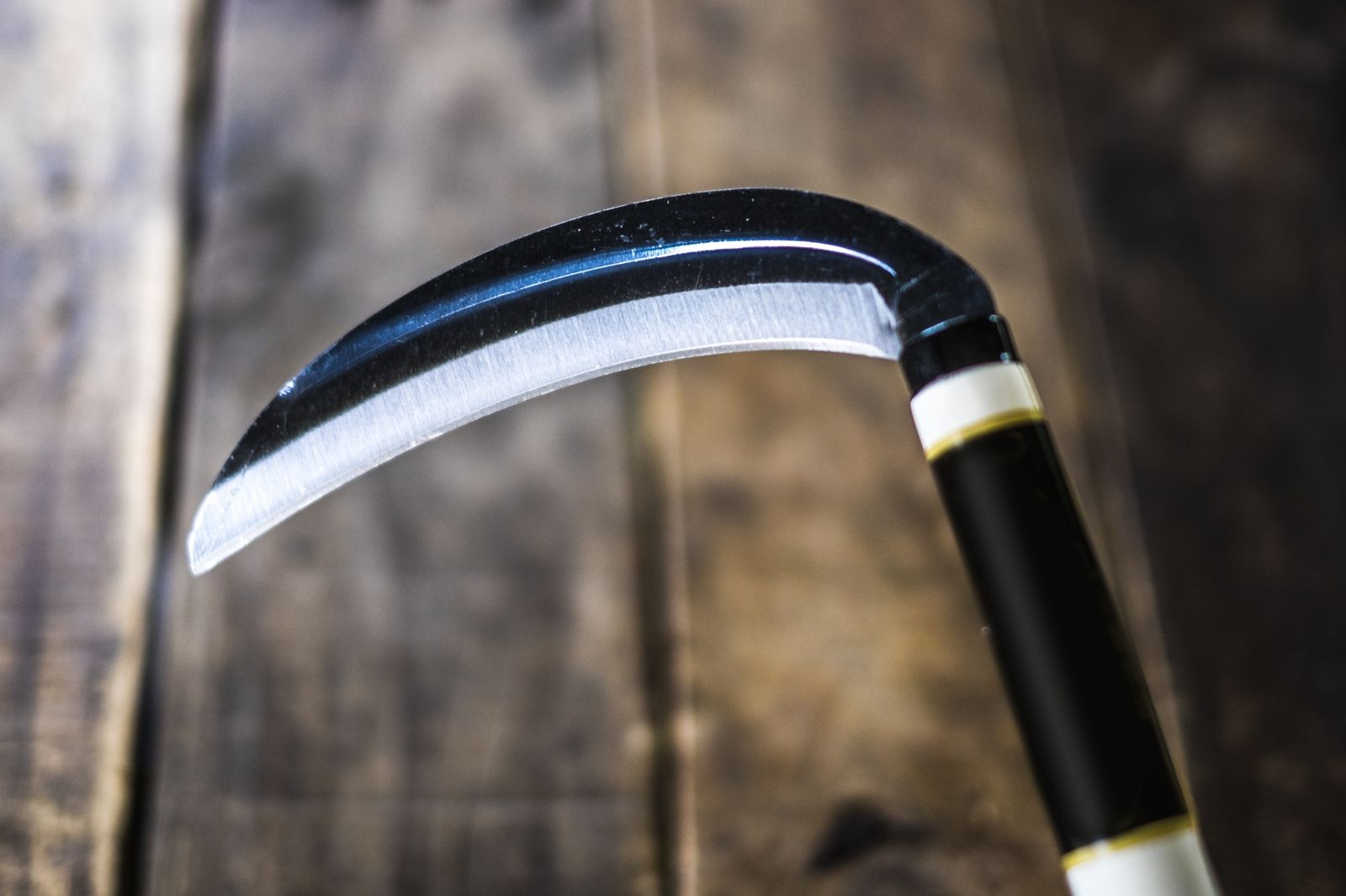 只是「懷疑」外遇 狠夫砍死妻後「與屍體自拍」還囂張PO網