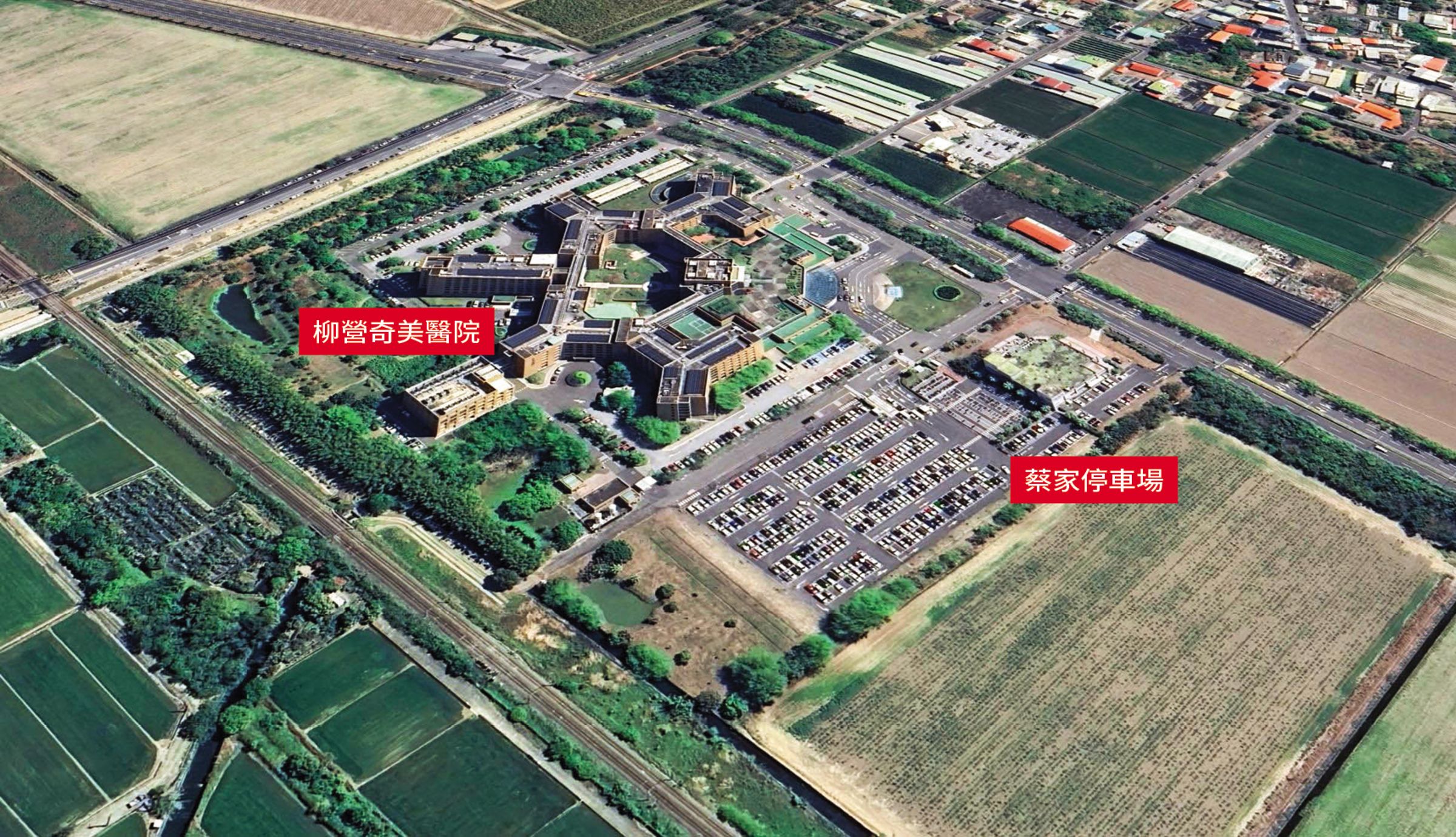 蔡育輝私下表示,陳亭妃協助他喬柳營奇美醫院外頭停車場利益,所以欠陳人情。(翻攝Google Earth)