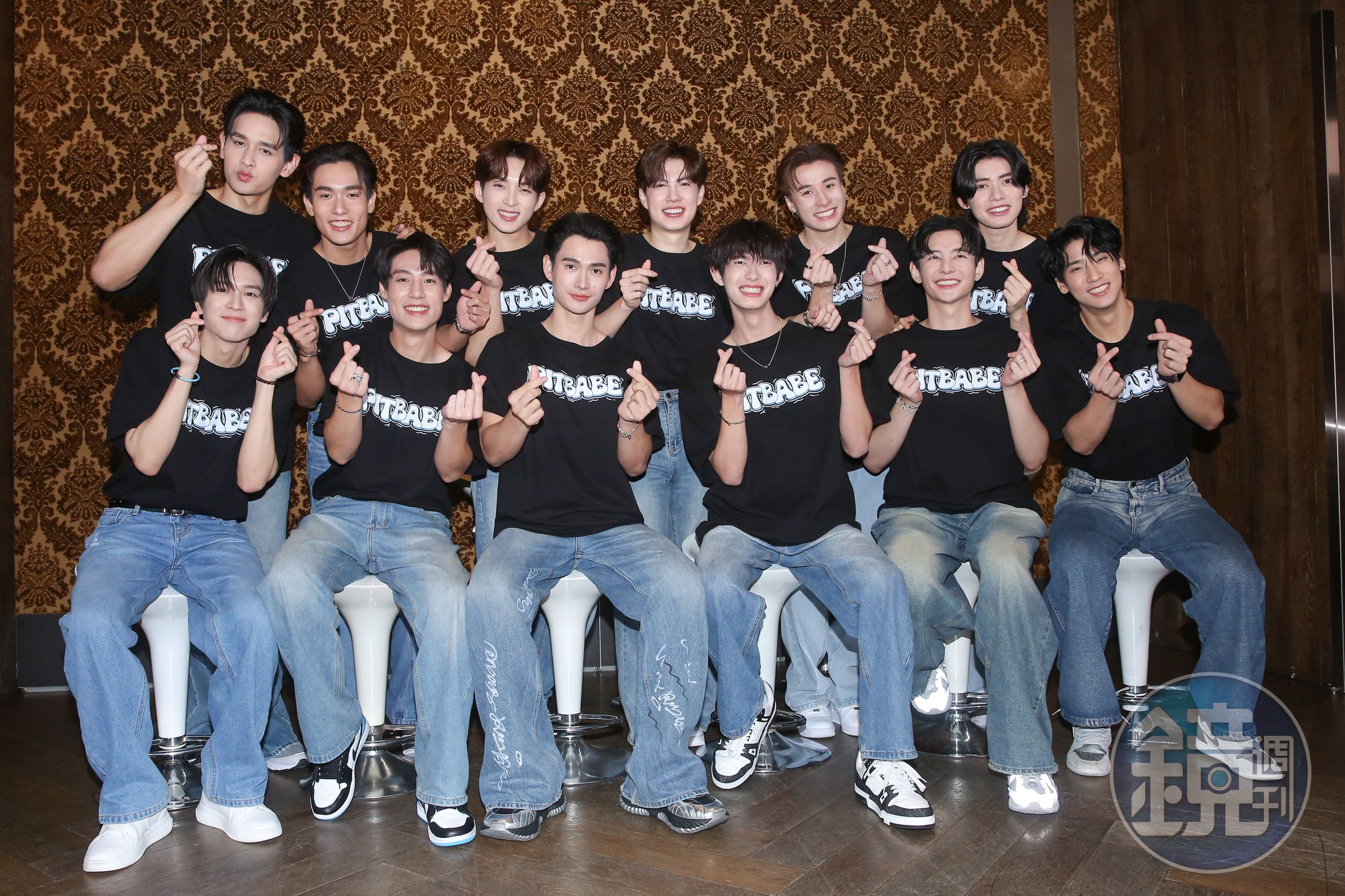 《極速戀人 Pit Babe the Series》台北場將會有別於其他城市的特別表演內容。Pon(前排左起)、Sailub、Pavel、Pooh、Nut、Ping,Pop(後排左起)、Lee、Garfield、Benz、Michael、Topten。