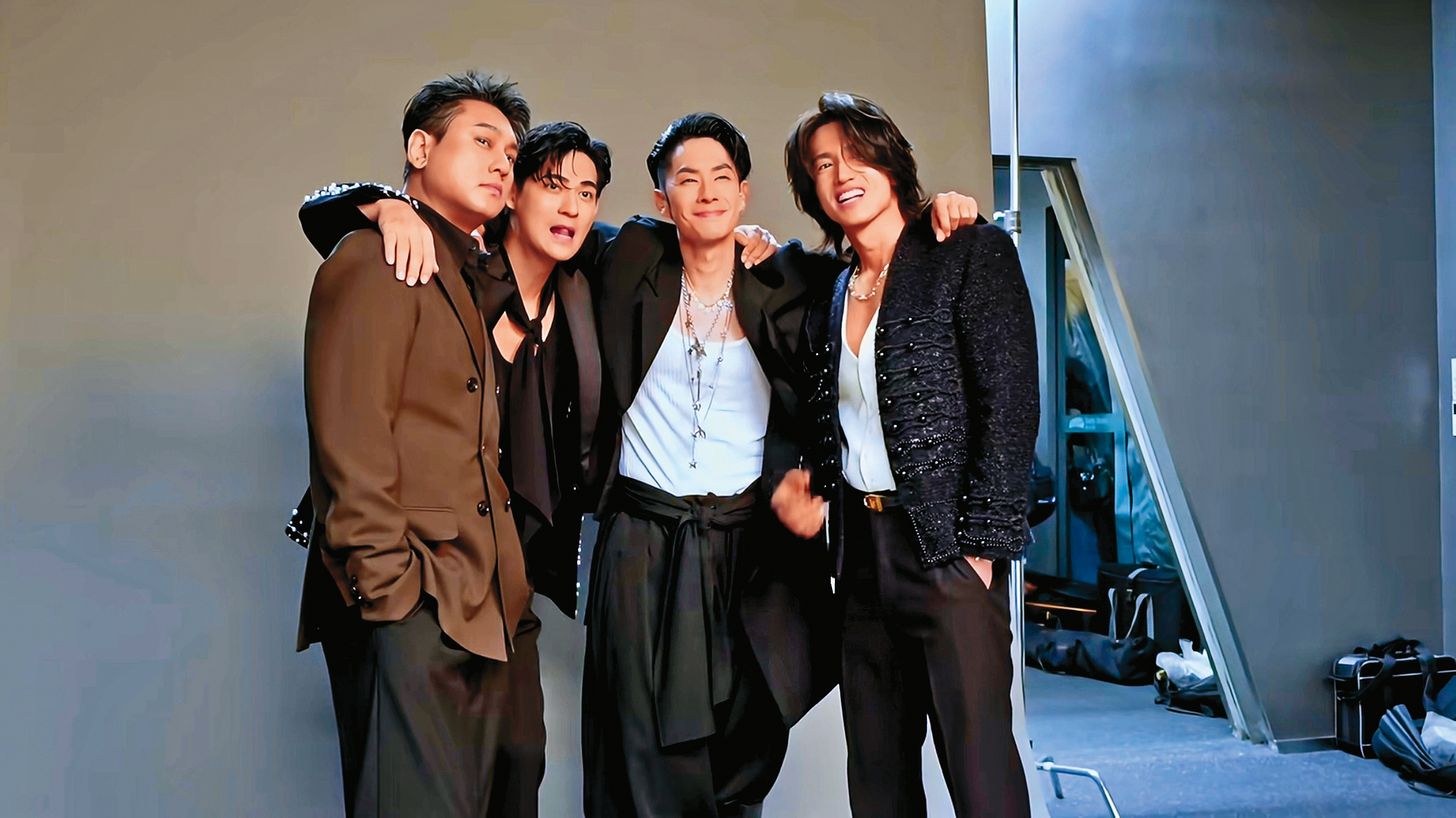 F4今年合體引發話題，明年更將展開巡演，賺了一波回憶殺的注目度與酬勞。左起為朱孝天、周渝民、吳建豪、言承旭。（翻攝自相信音樂微博）