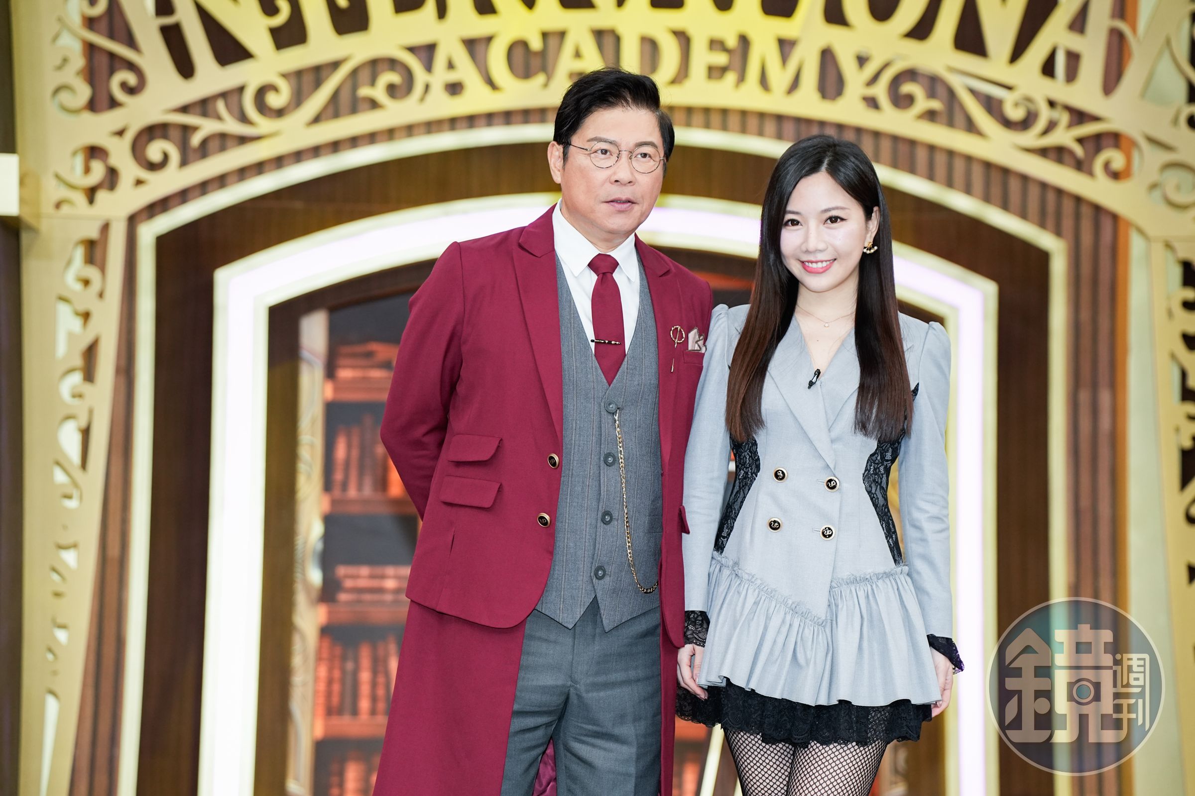 蔡尚樺(右)、曾國城(左)出席《全民星攻略》開播1500集記者會。