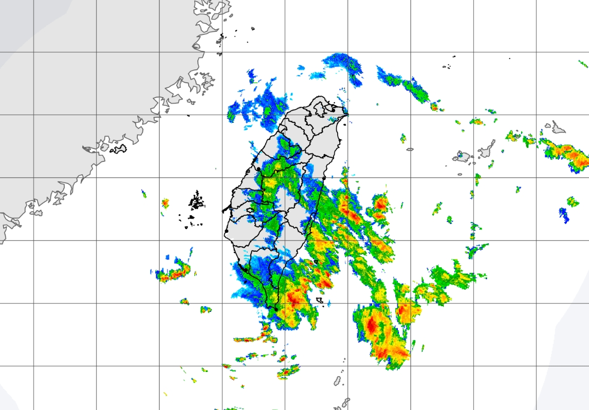 今天低氣壓接近台灣東方近海，各地天氣轉趨不穩定，西半部地區午後局部可能有大雷雨發生。（翻攝自中央氣象署）