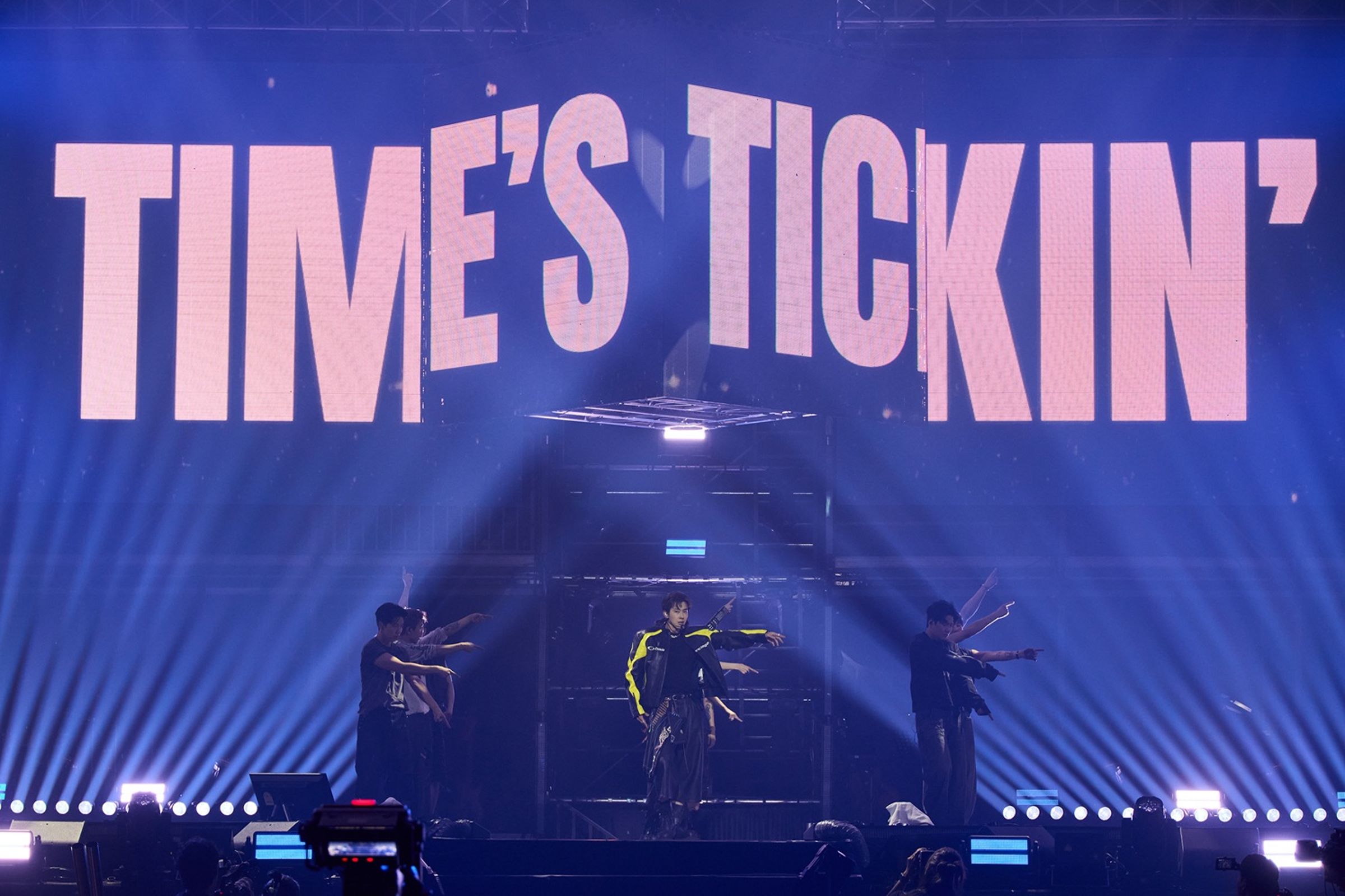允浩將在本次巡演中帶來新歌〈Time's Tickin'〉舞台。(SM ENTERTAINMENT提供)