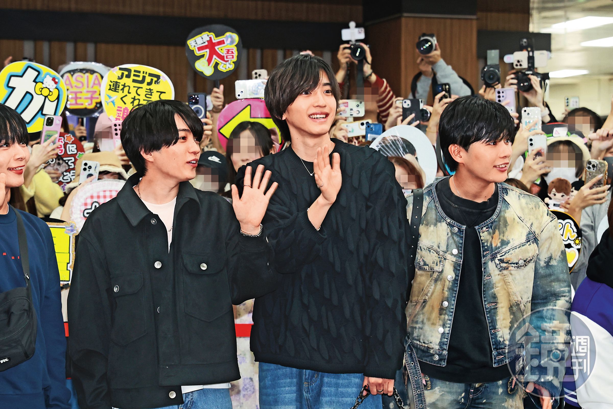 「浪花男子」成員道枝駿佑（中），被視為是木村拓哉接班人，這顏值站C位小編完全同意。左為西畑大吾、右為長尾謙杜。