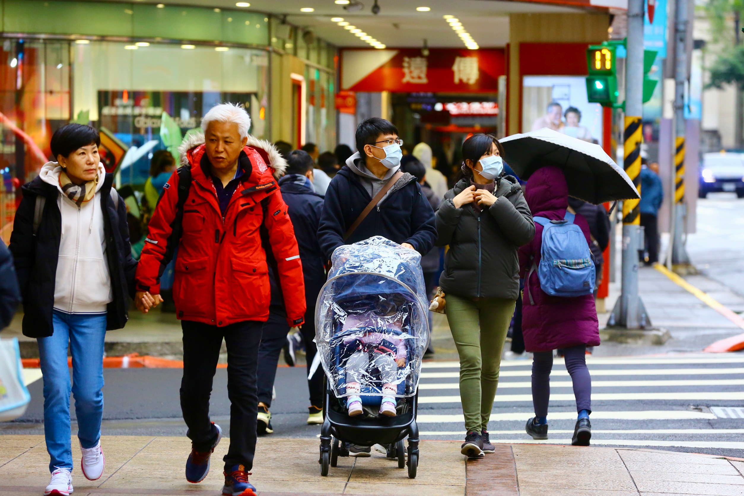 中央氣象署10時33分發布7縣市低溫特報，北北基恐探10度以下。