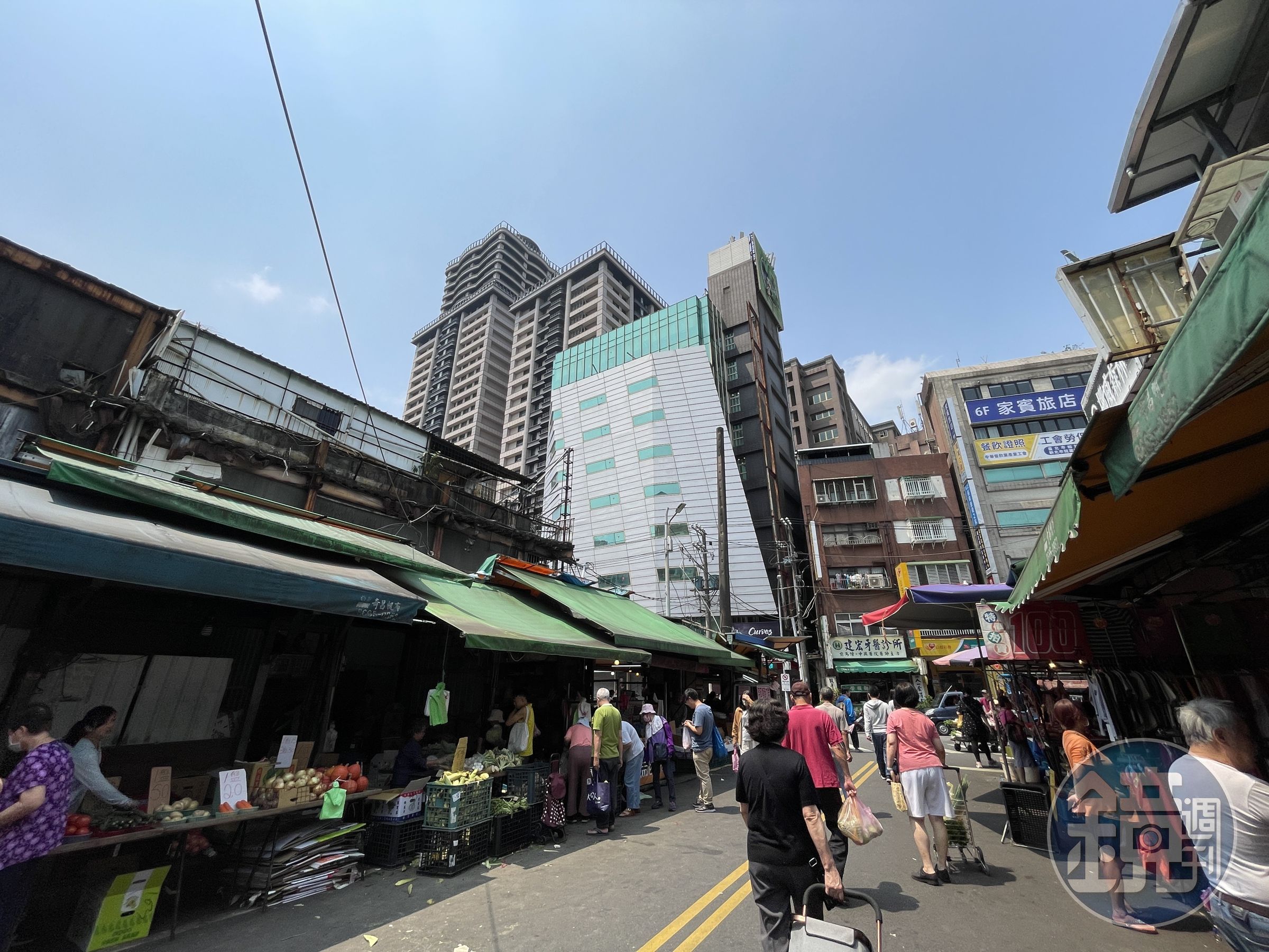 網傳景美菜市場附近大樓受地震影響疑似歪斜,議員出面澄清是誤會。