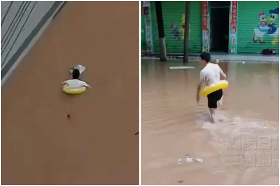 由於家鄉連日暴雨淹水，一名考生不惜套著救生圈，游泳去考場。（翻攝《鳳凰網》）