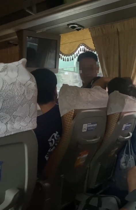 虎尾高中專車爆發駕駛辱罵、痛毆學生的事件。（翻攝自Threads）