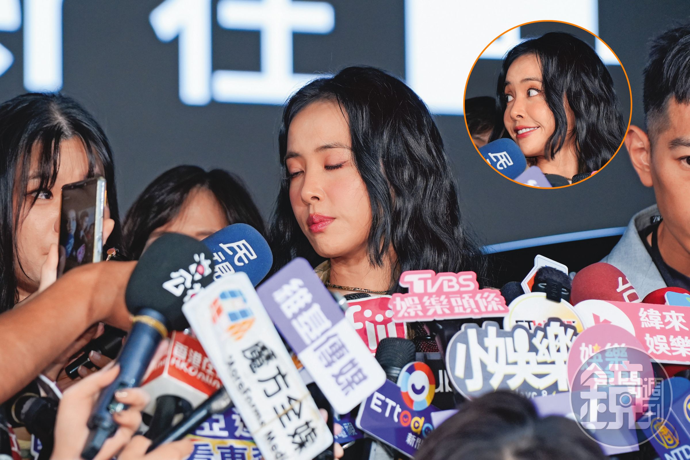 身為現代睡美人，蔡依林現場為大家示範公費「營業睡」。（才不是）下一秒被瞪。（小圖）