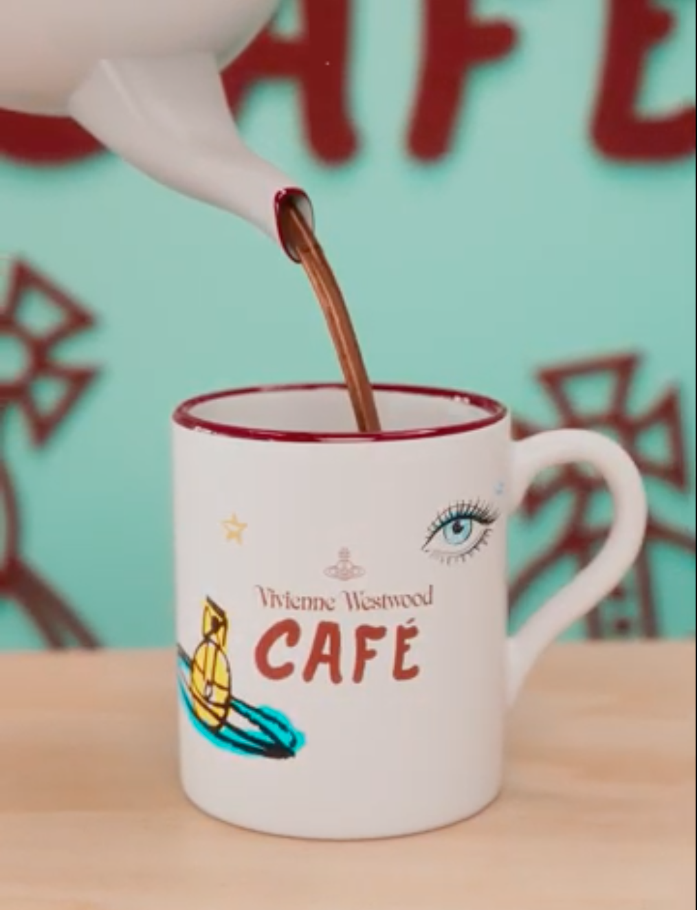 Café標誌的陶瓷隨行杯。價格店洽（永三提供）
