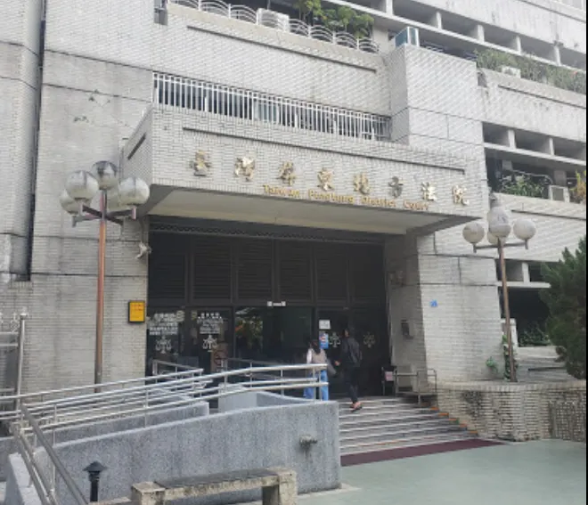屏東周姓男子拐騙一名中度智能障礙的女子到國小的廁所內性侵得逞，屏東地院審理後，依對心智缺陷之人強制性交罪判處有期徒刑4年。（翻攝畫面）