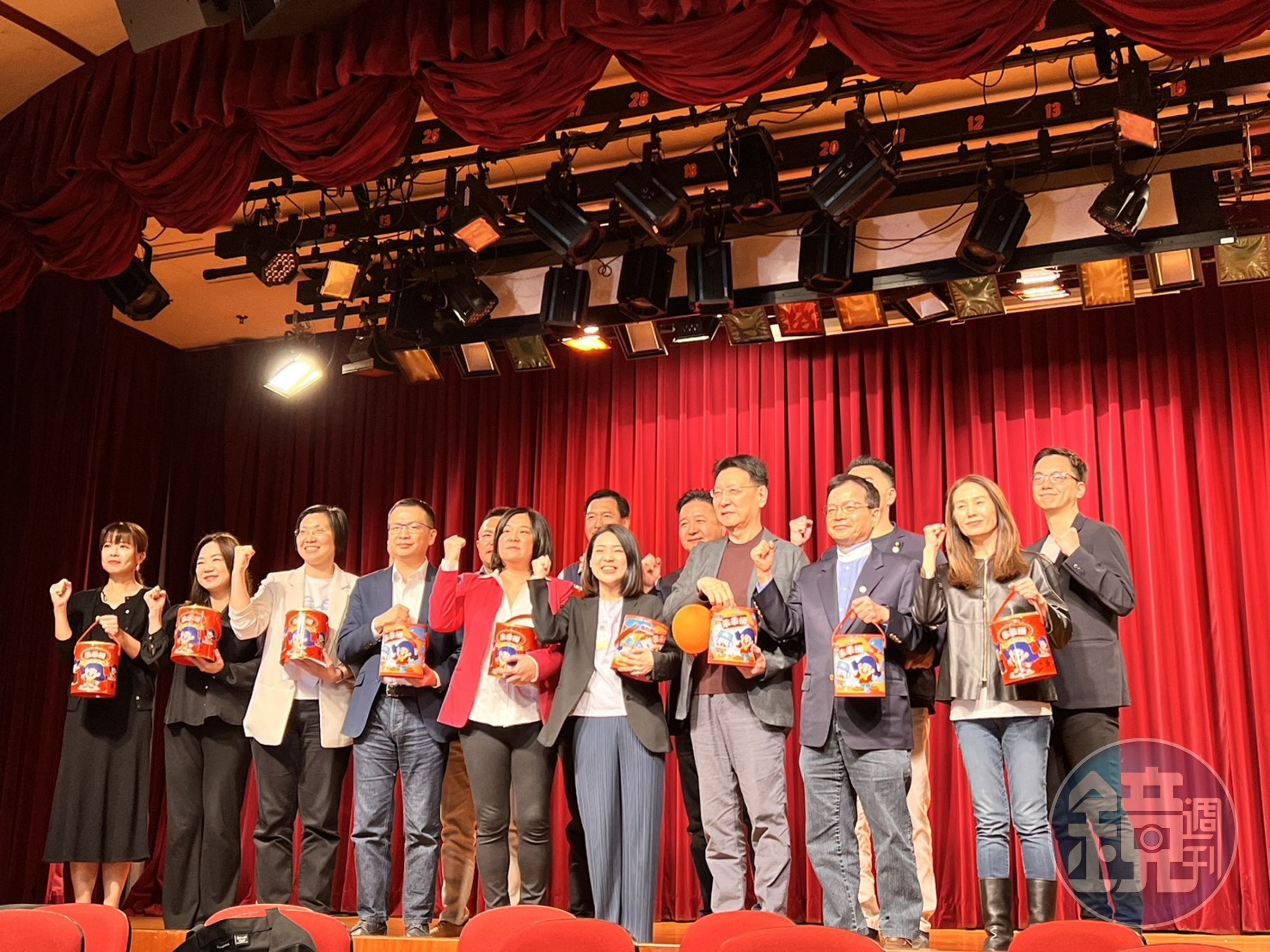前中廣董事長、戰鬥藍發起人趙少康今日號召10多名民代,力挺徐巧芯。