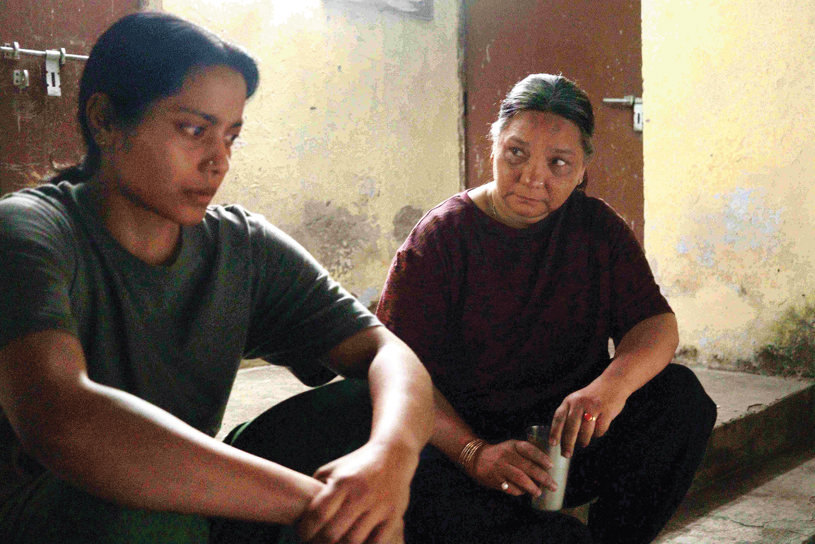 年輕寡婦繼承殉職丈夫的職位、成為一名女警，意外涉入水很深的印度警界內幕，所幸有長官保全。（海鵬提供）