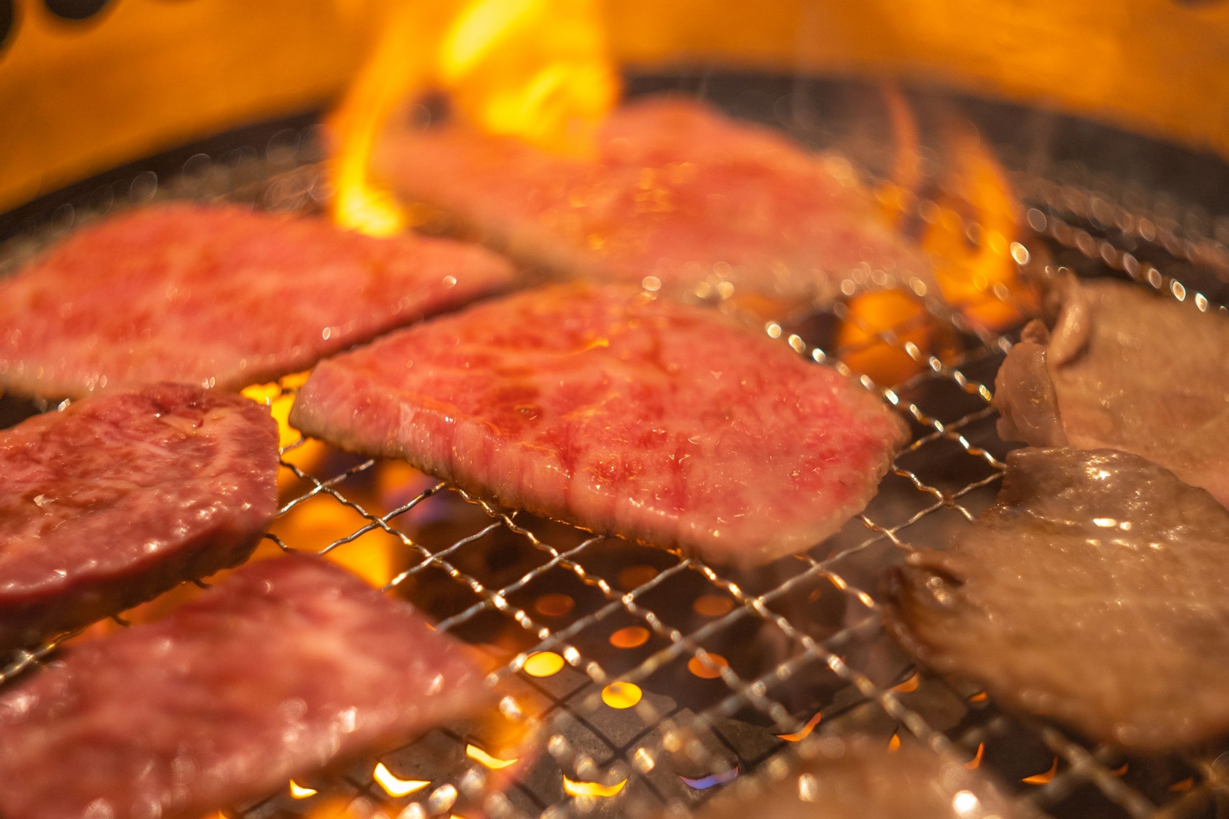 日本燒肉餐廳前店員自曝自己去平價燒肉吃到飽餐廳時，菜單上有4樣品項自己絕對不會點。（示意圖，photoAC）
