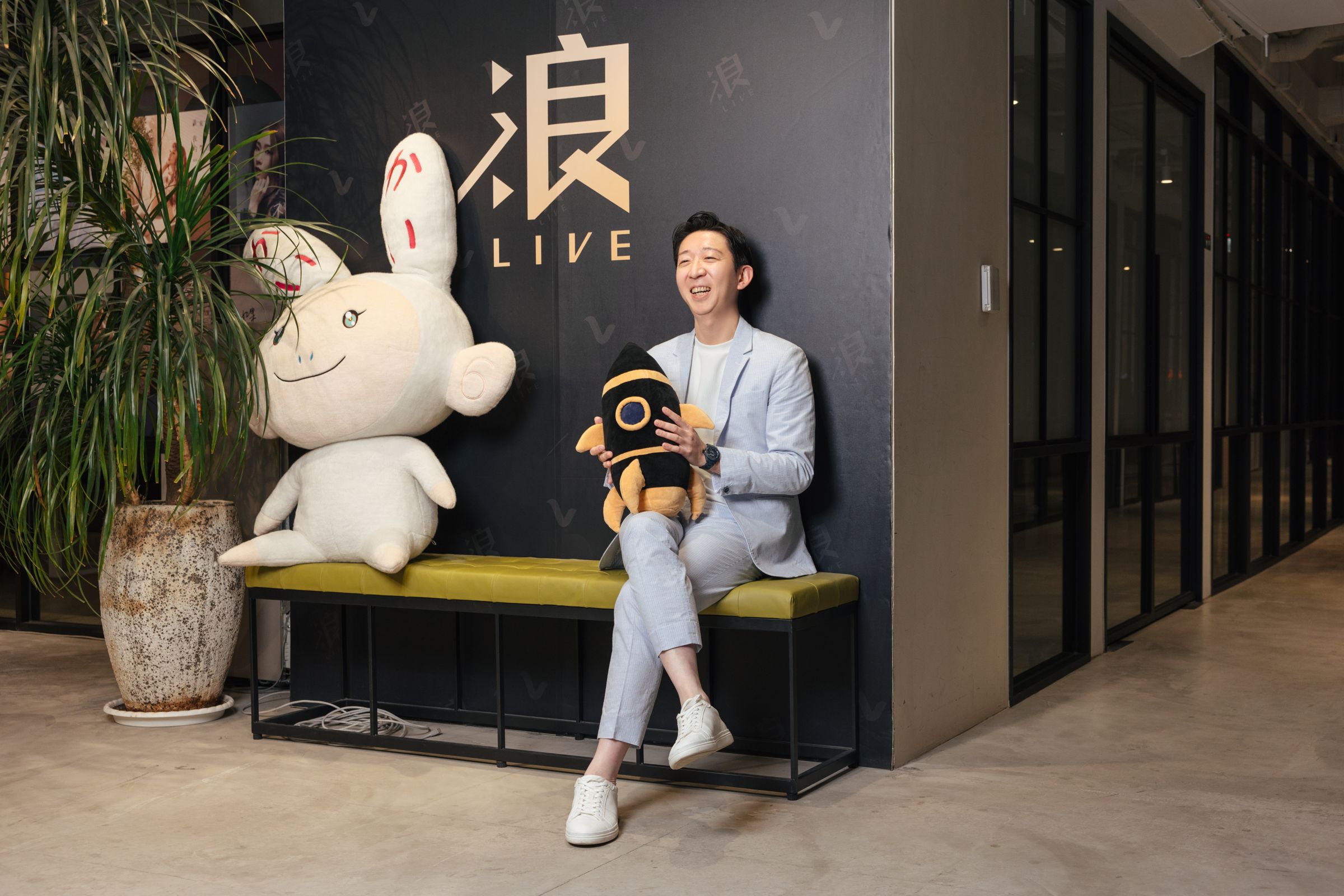 李宗翰表示浪LIVE不只拚內容，也拚體驗，希望營造「溫暖而有秩序」的直播氛圍，明年總部將從內湖搬遷至士林官邸特區，期待更多直播主、產業頂尖人才加入。