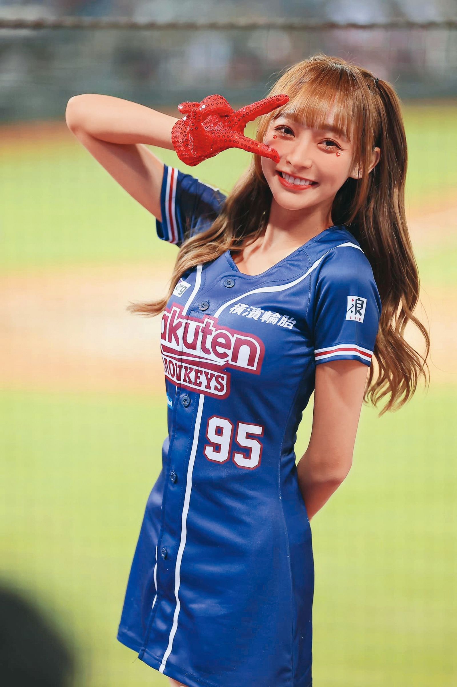 林襄近來接不太到工作，傳出原因是經紀公司始終不願調降價碼。（翻攝自林襄臉書）