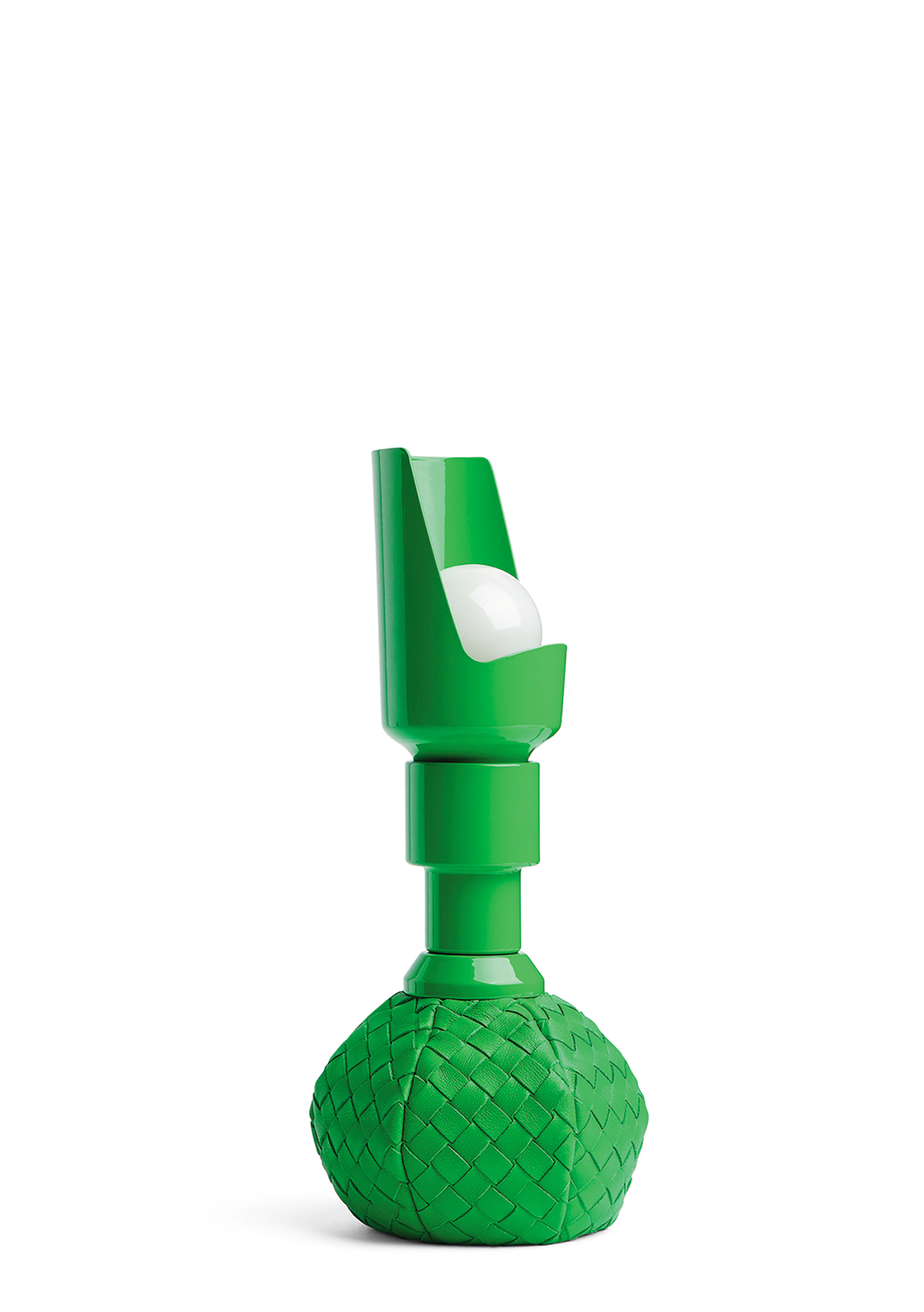 Flos Model 600特別版桌燈，BV招牌色「鸚鵡綠」特別搶手，售價約NT$42,000起。