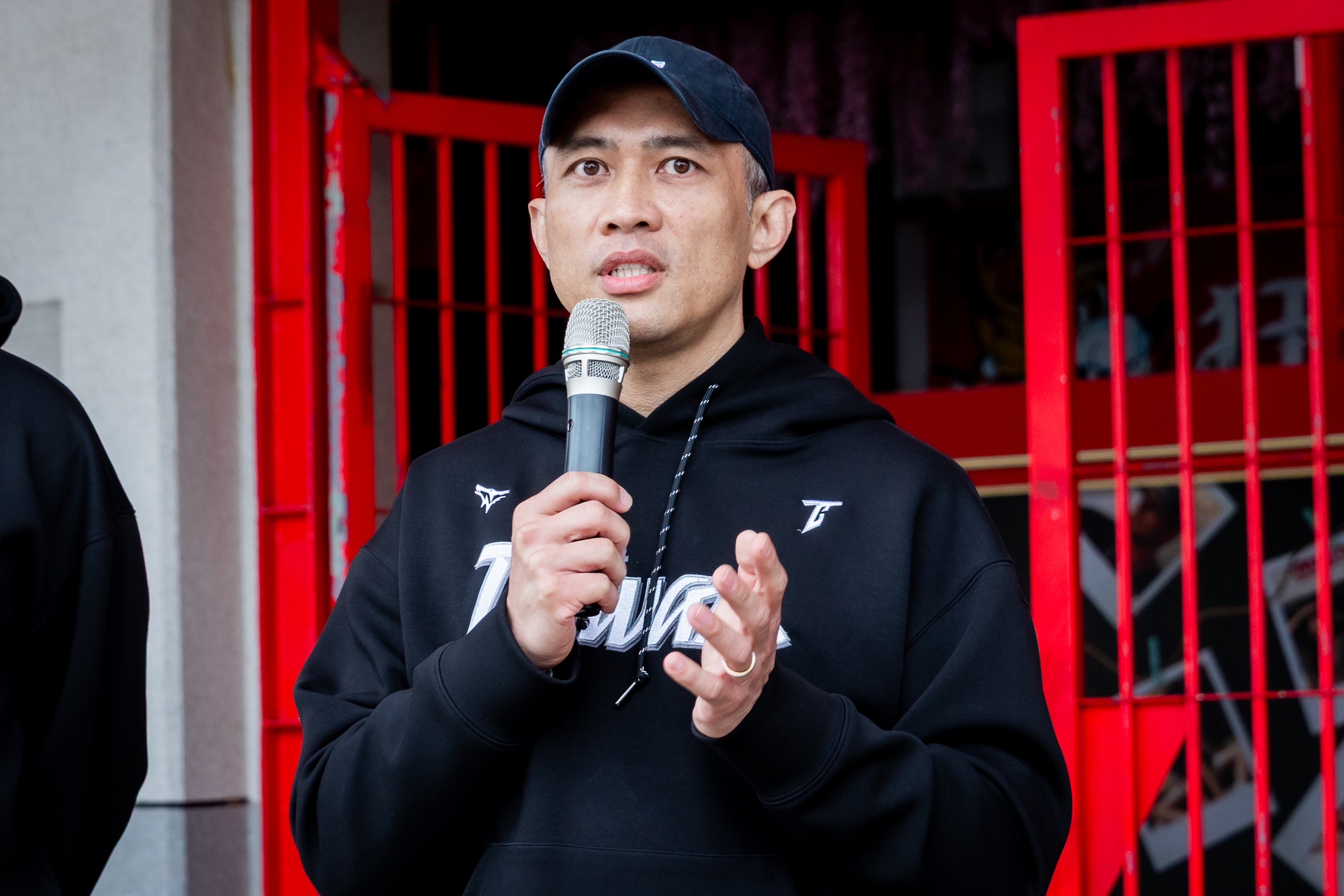 《冠軍之路》紀錄片開拍導演龍男•以撒克•凡亞思致詞。（威剛科技提供）