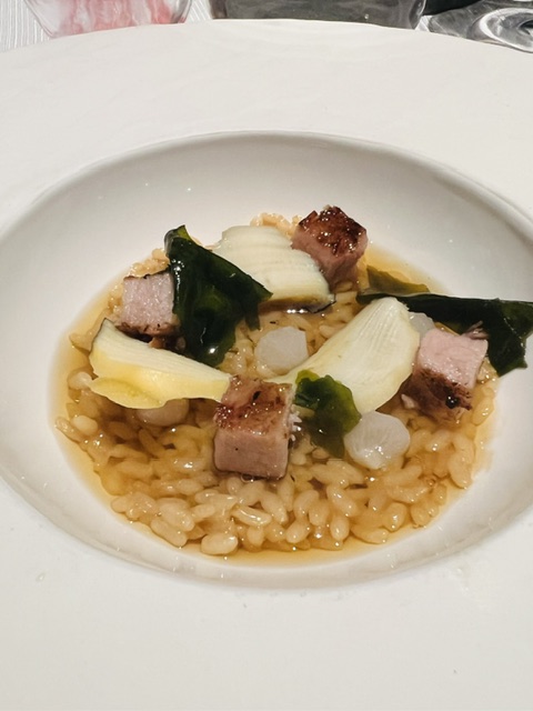 帶著主廚鄉愁的「御飯、豚、越光米」，是Fine Dining中少見的米飯料理。