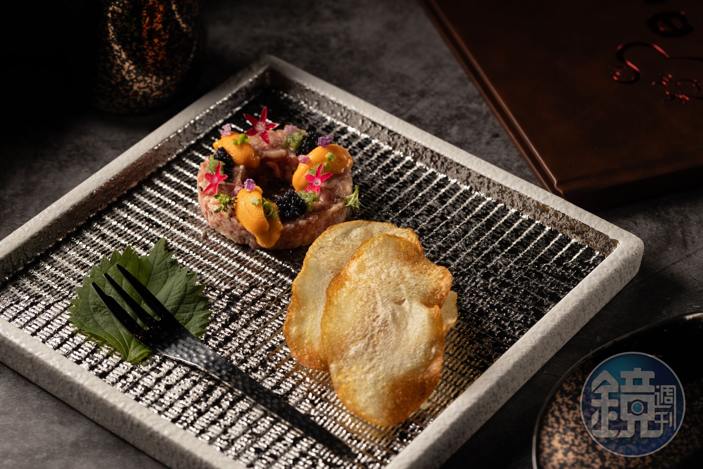 源自香港分店的「炙燒和牛塔、真山葵」，保留海膽、魚子醬之外，又多了信州味噌的味覺層次。（4,880元極上日山套餐菜色）
