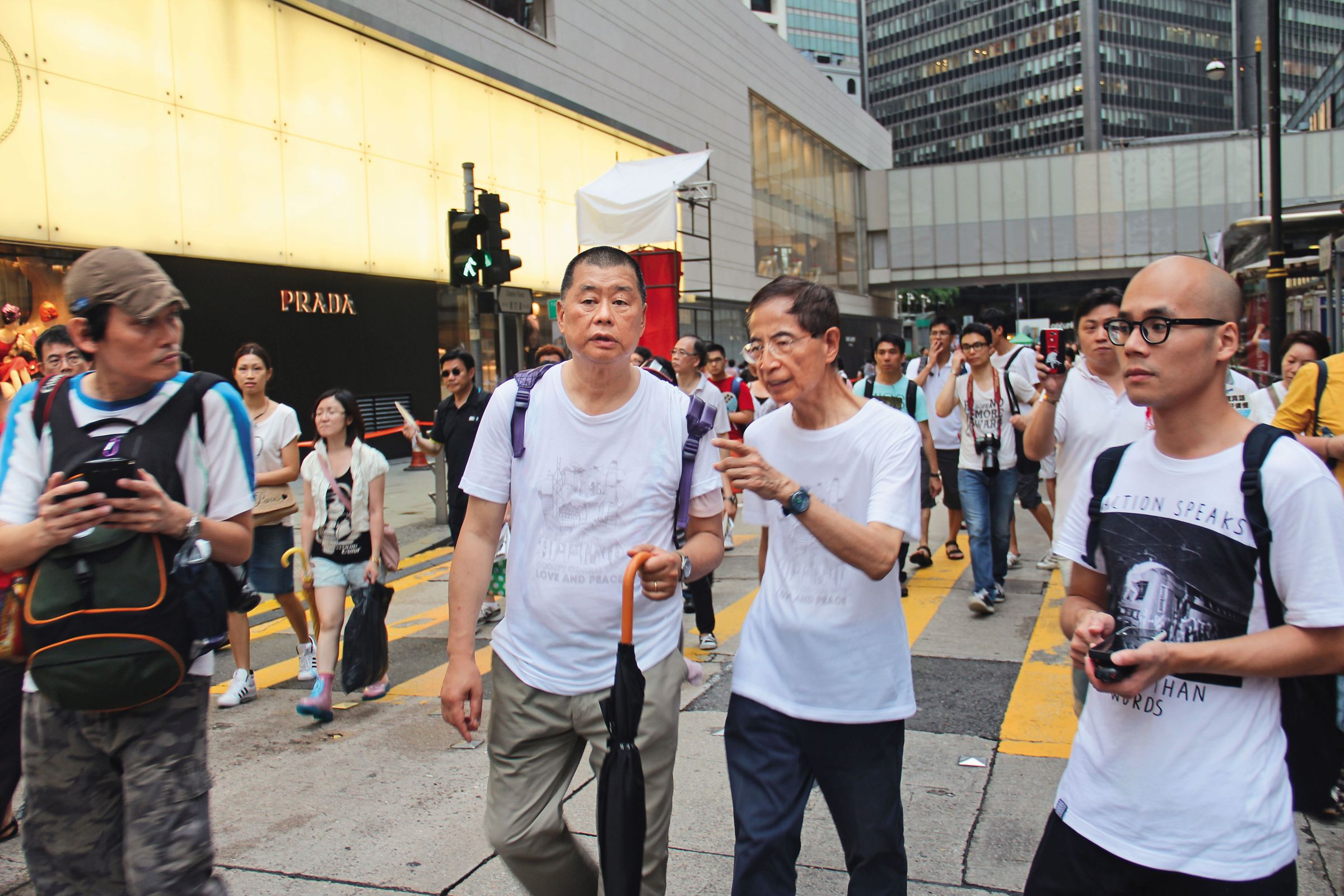 香港《蘋果日報》創辦人黎智英（左）被控違反《香港國安法》外國勢力勾結罪，遭判刑20年。（翻攝維基百科美國之音）