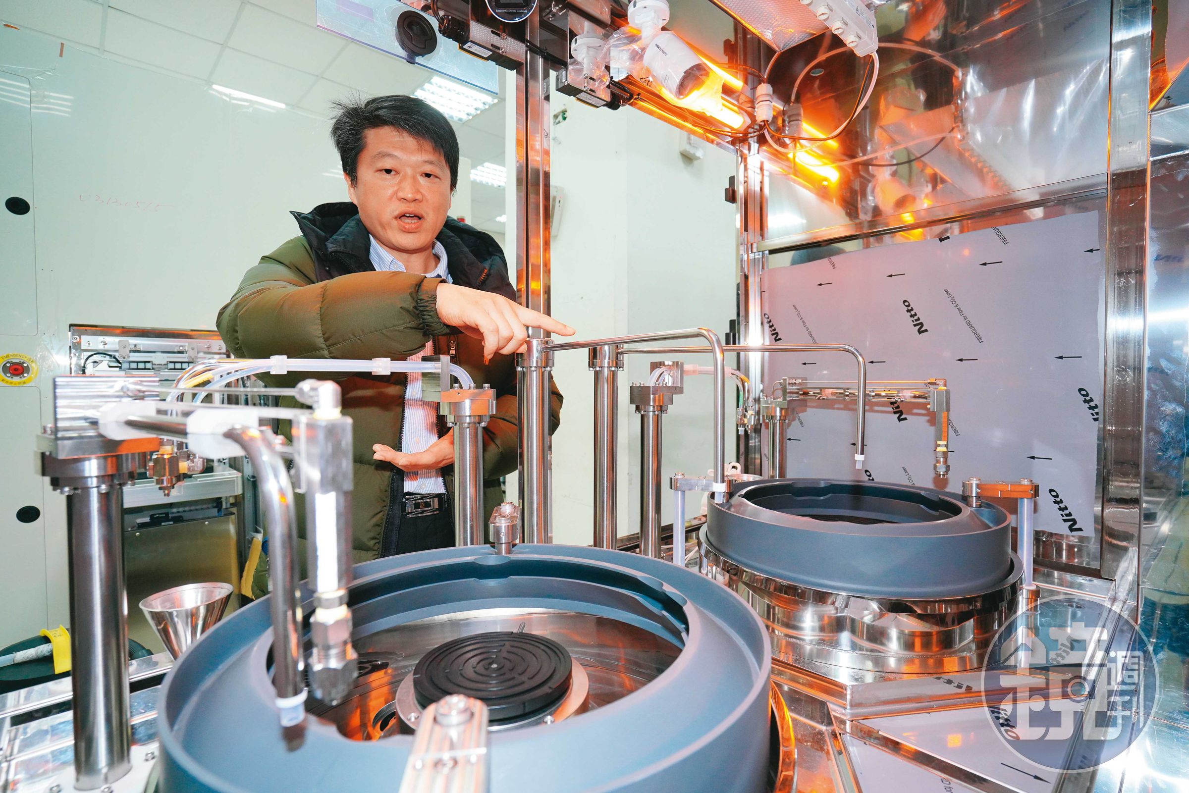 弘塑20年前領先跨入12吋先進製程單晶圓濕式清洗設備(Single Wafer)，以此為基礎搭上CoWoS先進封裝擴產列車。