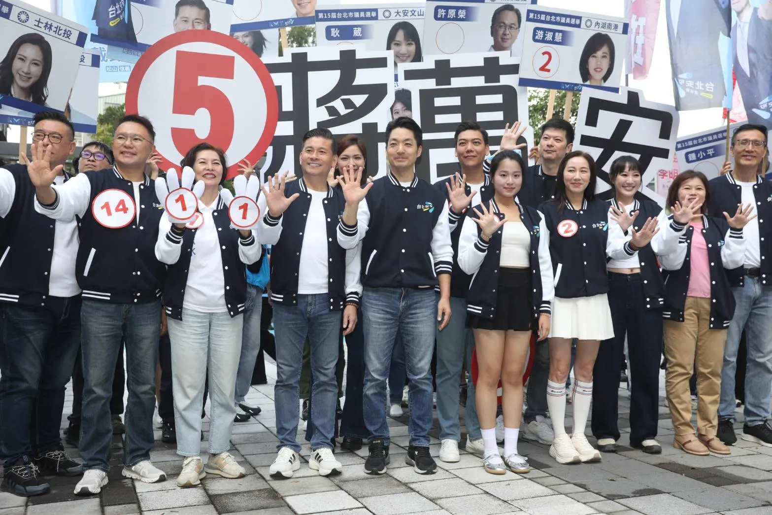 替蔣萬安抽籤神祕女孩身分曝！3年前「講晚安」結緣　本人把生日願望送市長