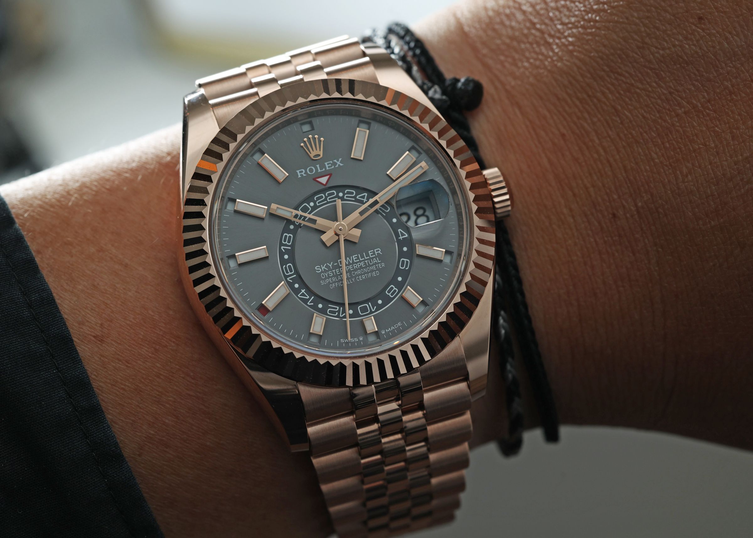 Sky-Dweller，42mm 18K永恒玫瑰金錶殼，裝載9002自動上鍊機芯，定價NT$1,847,000。