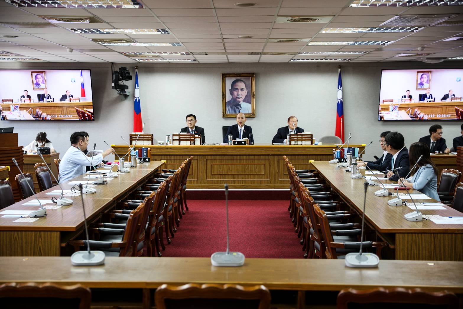 韓國瑜今邀集藍綠白進行黨團協商，但在議事日程上沒有共識，協商破局。