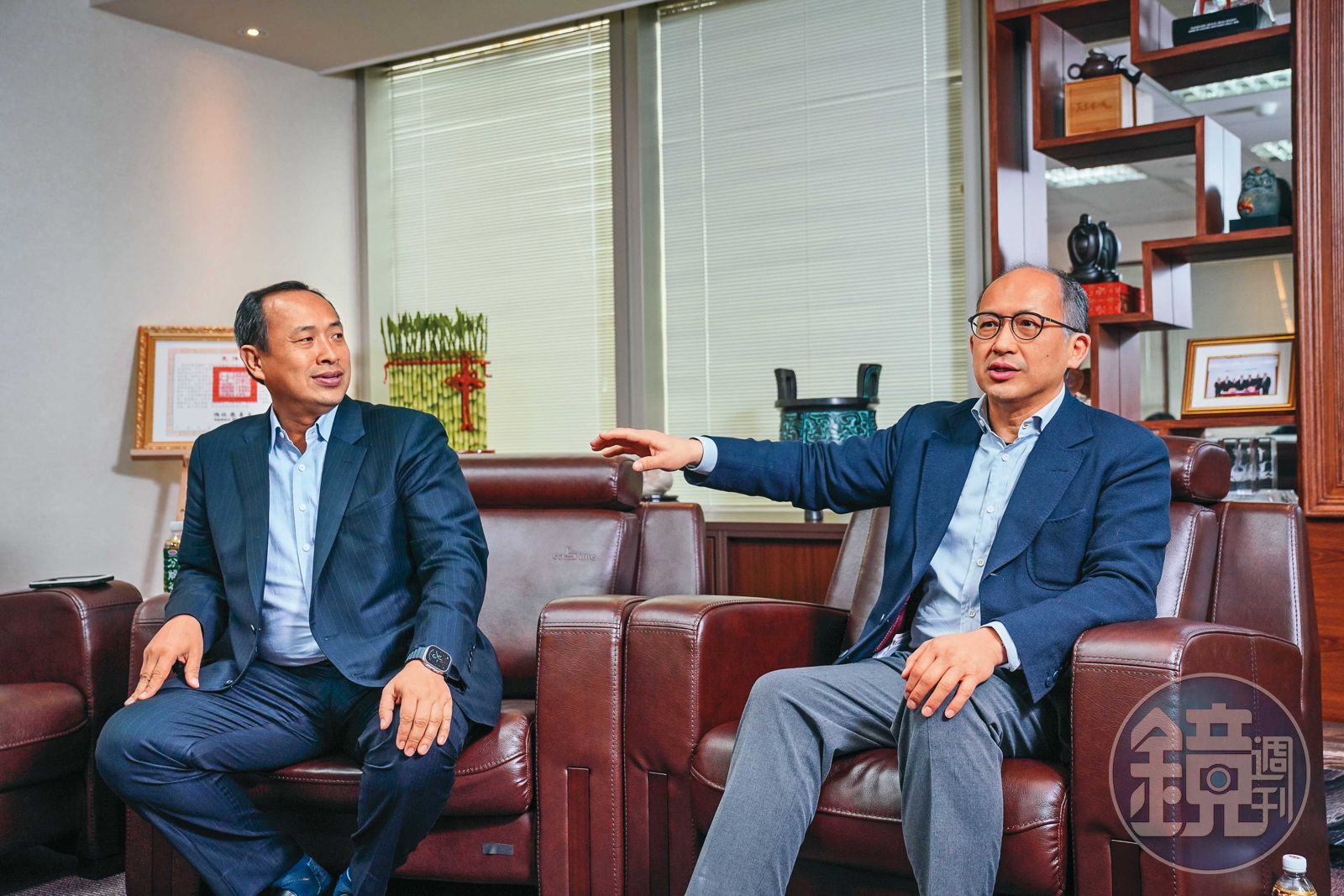 陳冠舟(右)是陳冠如大哥,目前擔任國票金總經理。