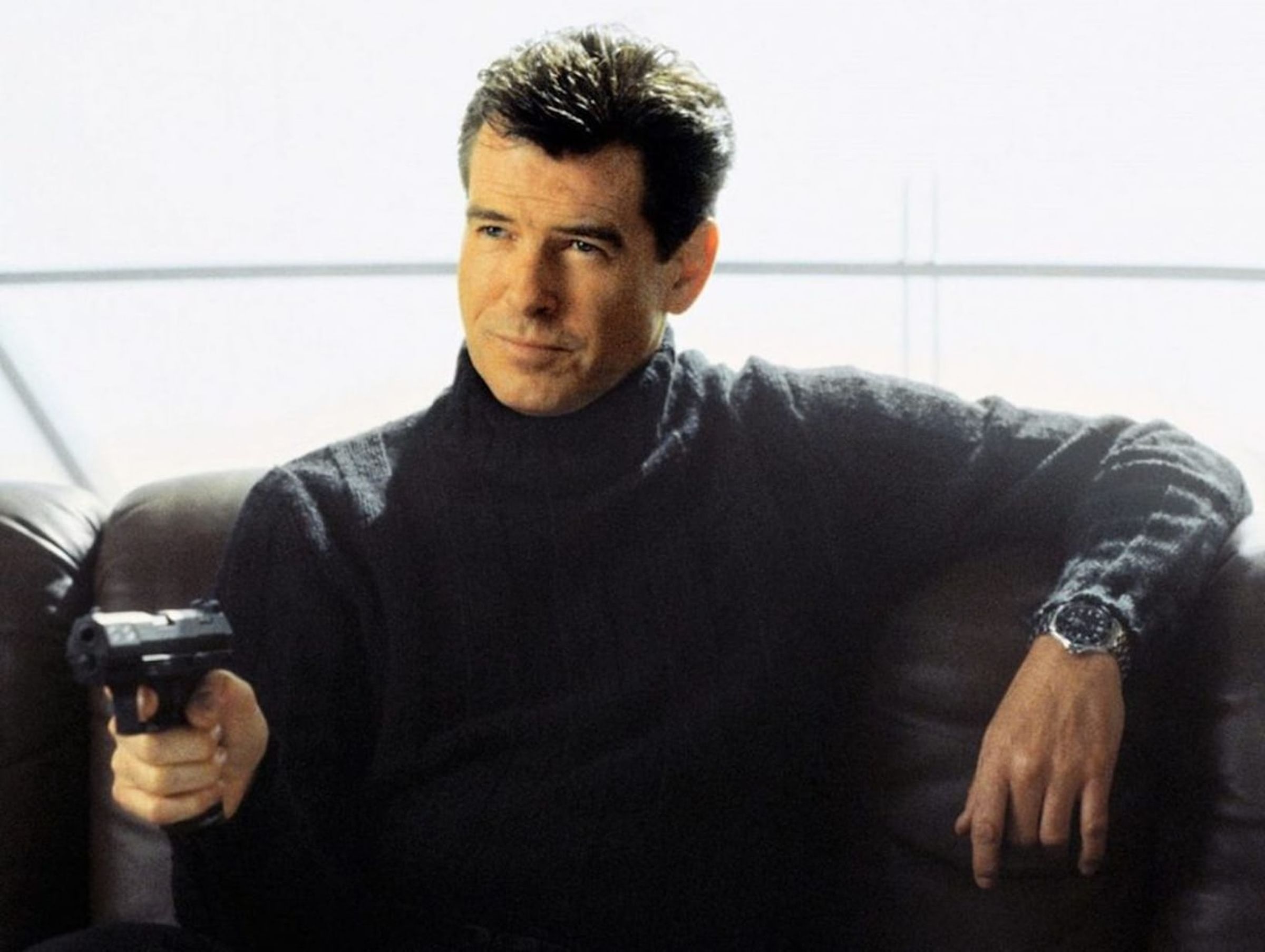 1995年James Bond電影《黃金眼》是007首度與OMEGA聯手,演員皮爾斯.布洛斯南佩戴的是石英版本Seamaster 300M。