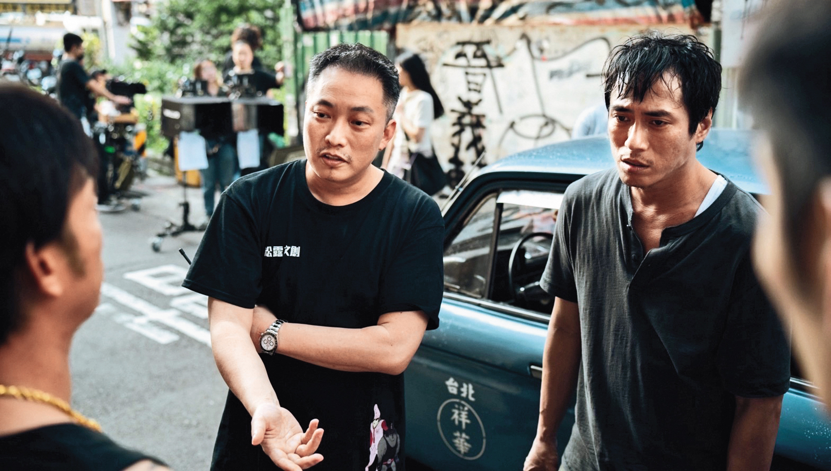 導演錢人豪(左)拍《鬼們之蝴蝶大廈》期間不斷發生靈異事件,甚至自己也遇上,右為莊凱勛。