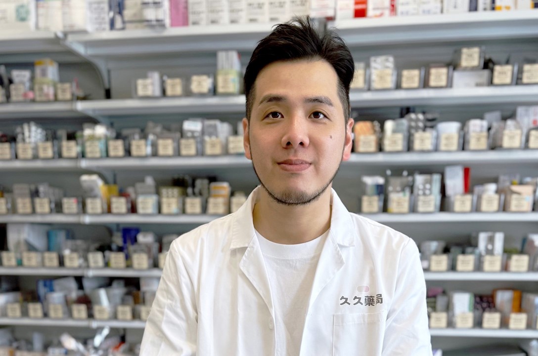 網紅三寶藥師建議，要有效阻斷澱粉，需要穩定調控的輔助產品，可在餐前選擇含有白腎豆、苦瓜胜肽等成份的保健食品，幫助調控。（三寶藥師提供）