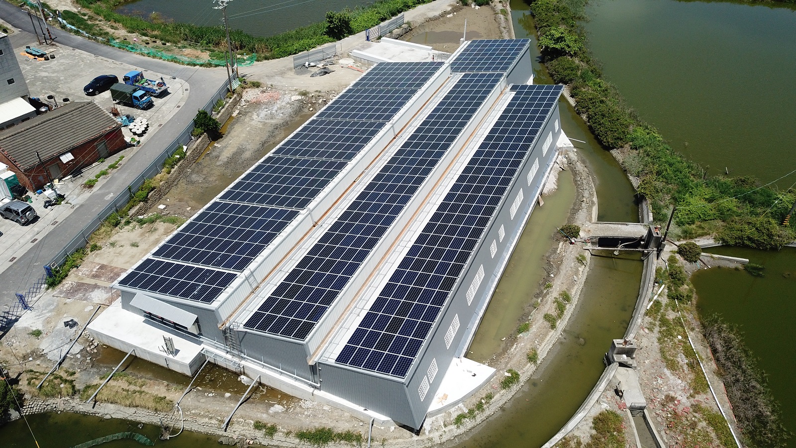 為有效溝通，雲豹能源在台南北門漁電共生場域建立前時示範案場。（雲豹能源提供）