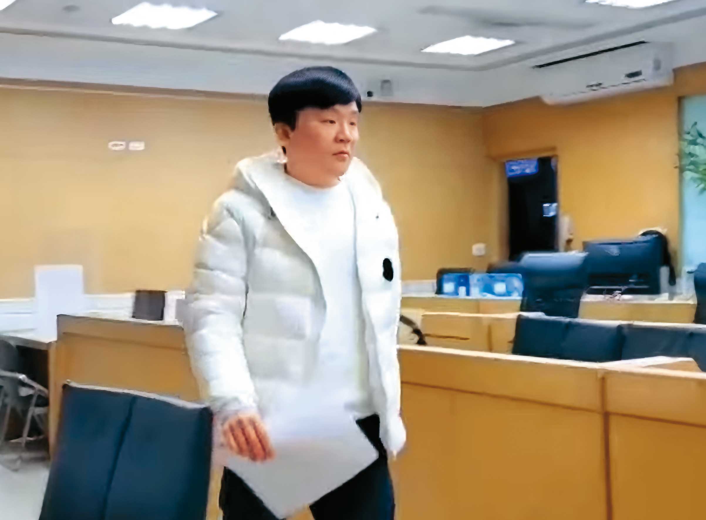 臺雅詐騙案已故老董的特助鄭淳駿（圖）接獲友人轉知，臺雅高層花錢欲找3名立委透過檢調要辦他，內情與本刊先前報導不謀而合。（東森新聞提供）