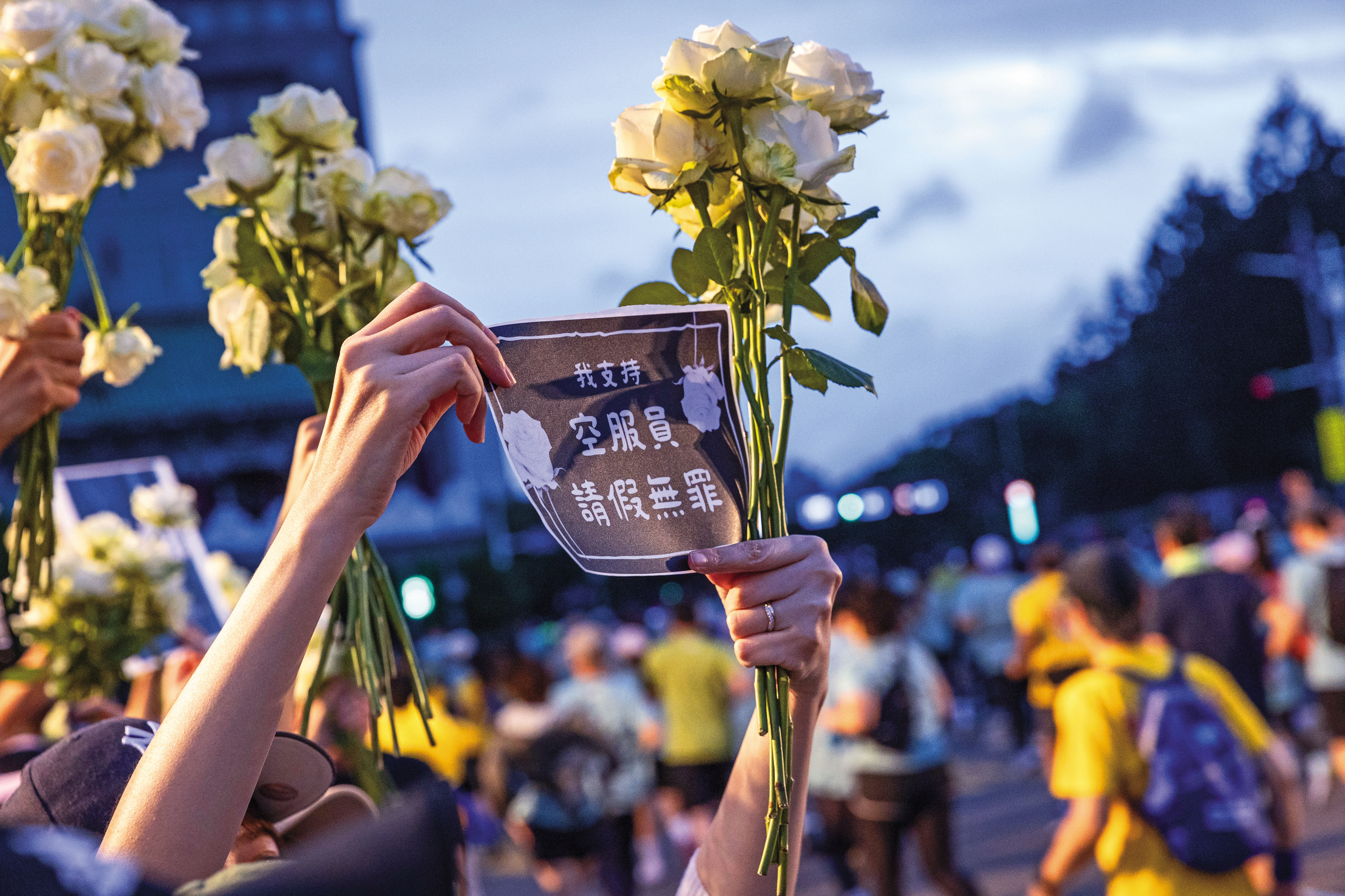 10月26日長榮馬拉松，天漸漸亮了。長榮於10月31日提出改善方案。