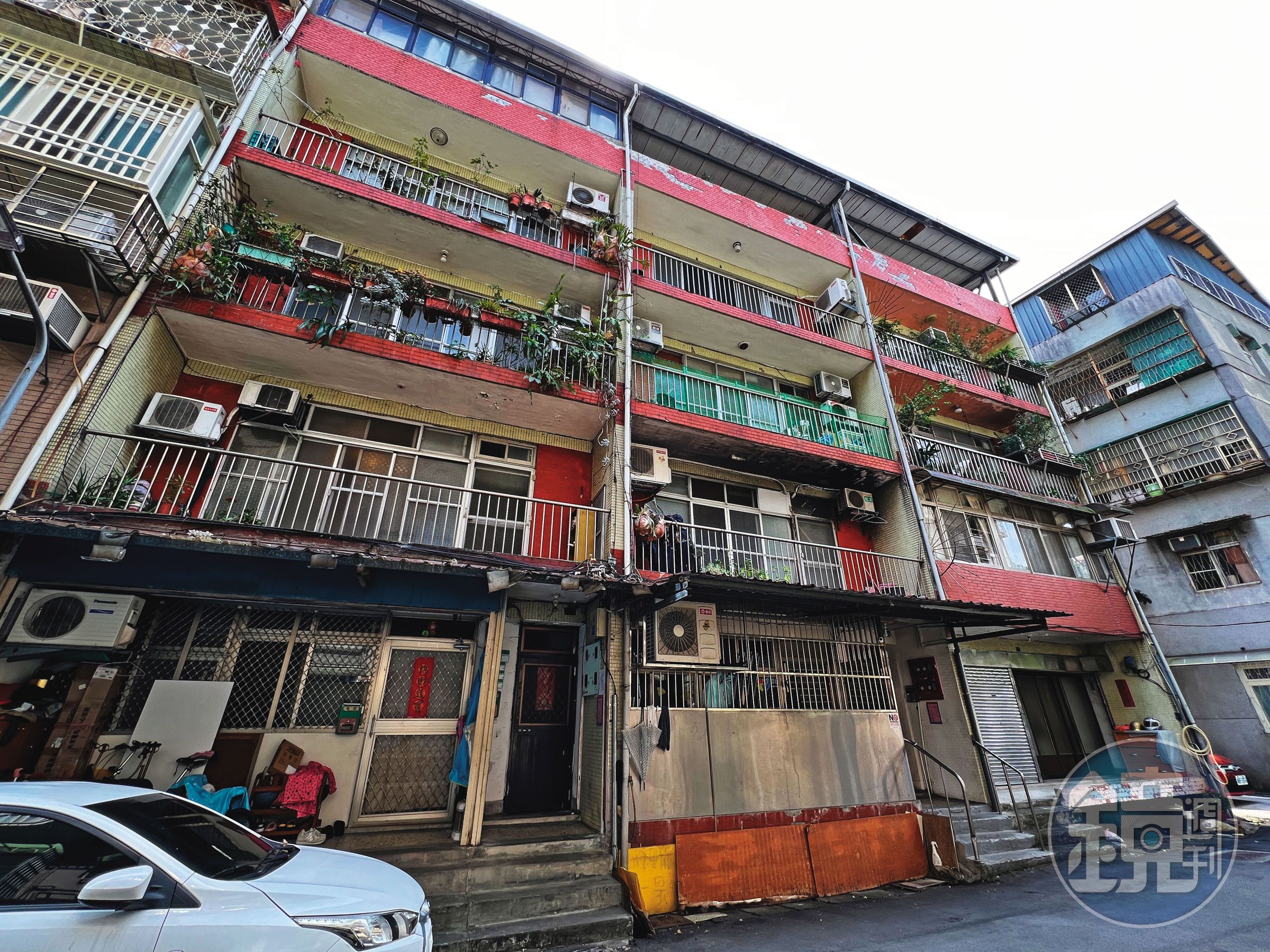 劉姓保母家族擁有3棟房子(圖),姊妹原本負責照顧5個兒童,虐死剴剴後已被終止照護。